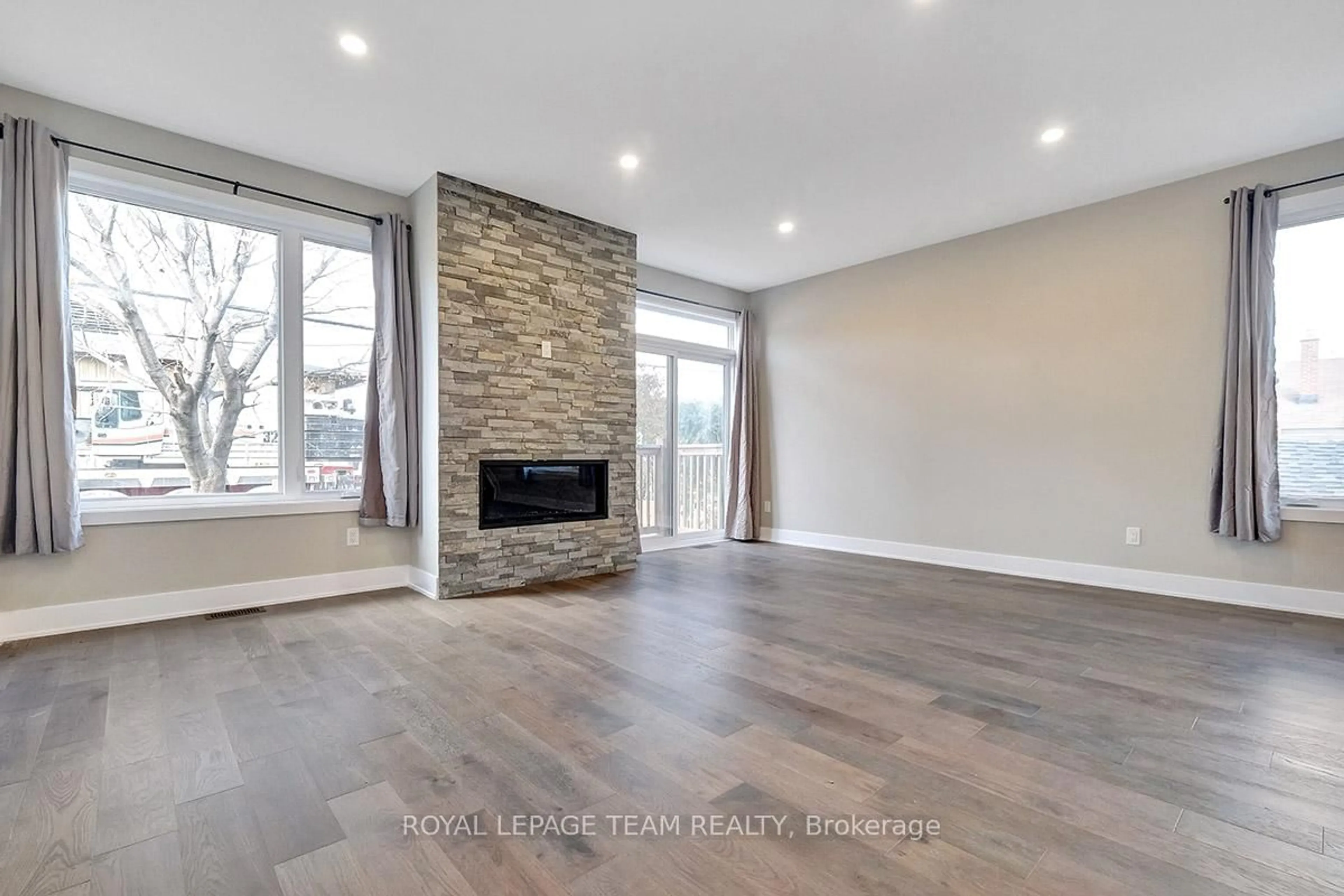 Unknown for 1307 Thames St, Ottawa Ontario K1Z 7N2