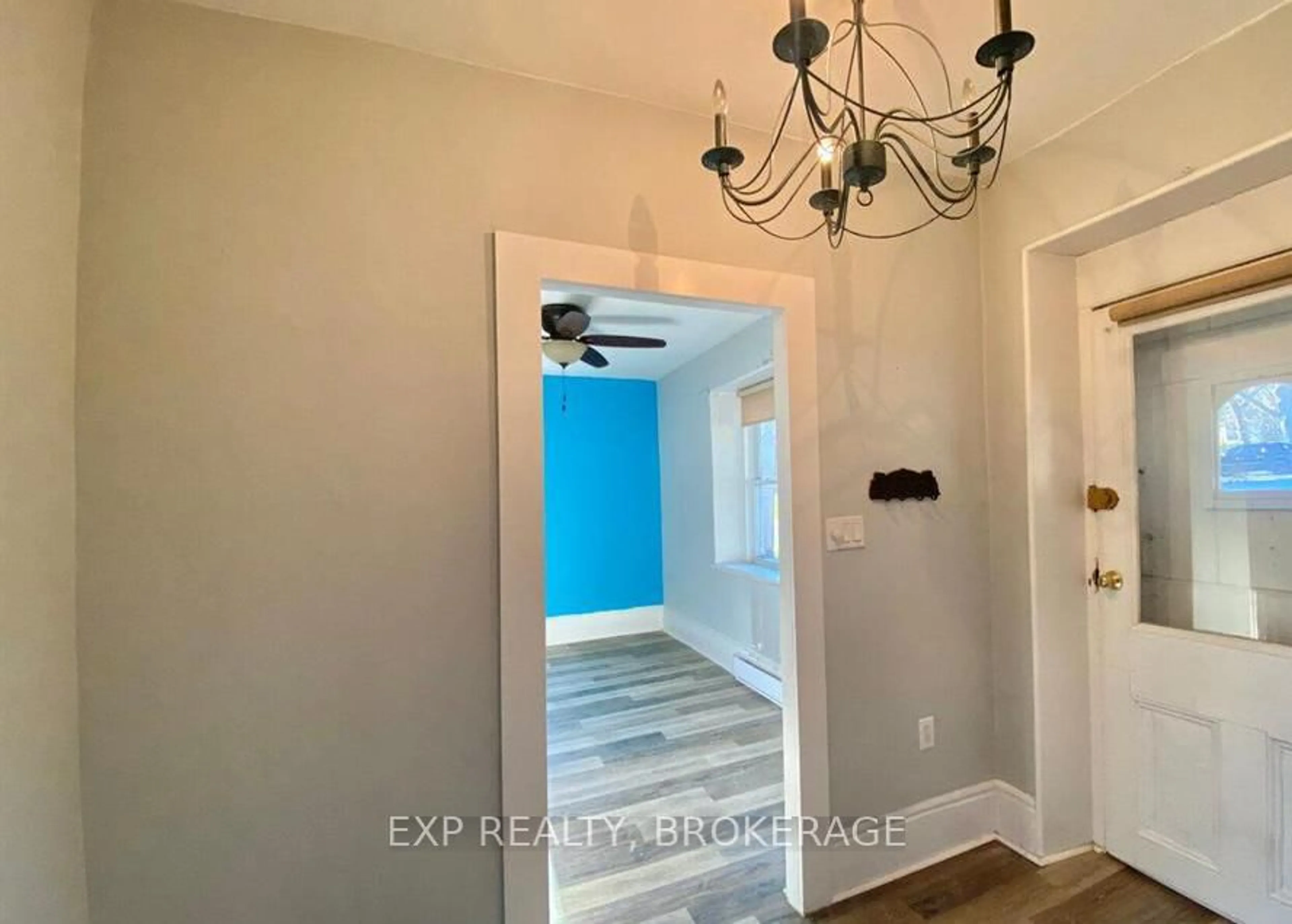 Indoor entryway for 912 PURDY MILLS Rd, Kingston Ontario K7M 3M9