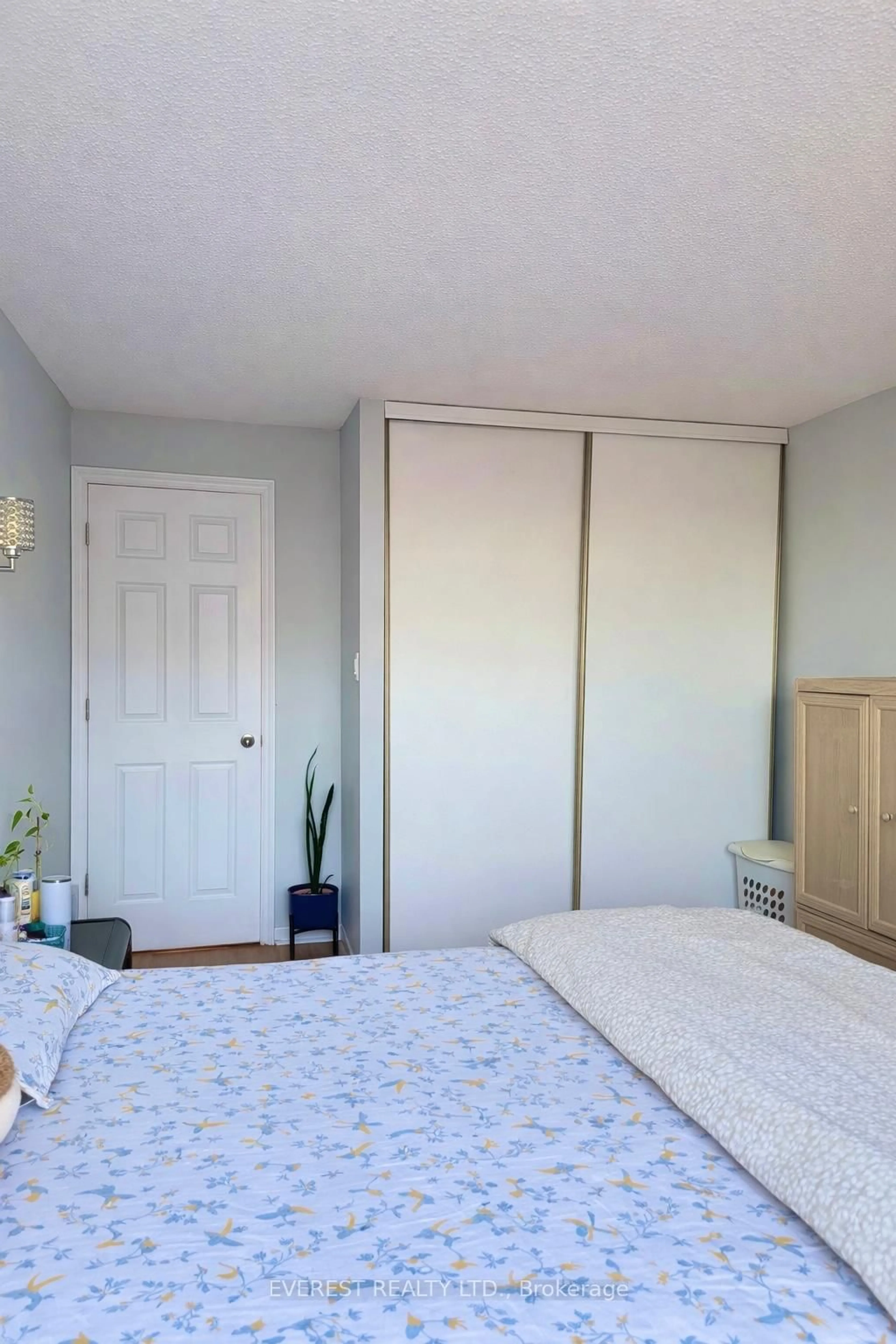 A pic of a room for 276 Oakdale Ave #408, St. Catharines Ontario L2P 3S5