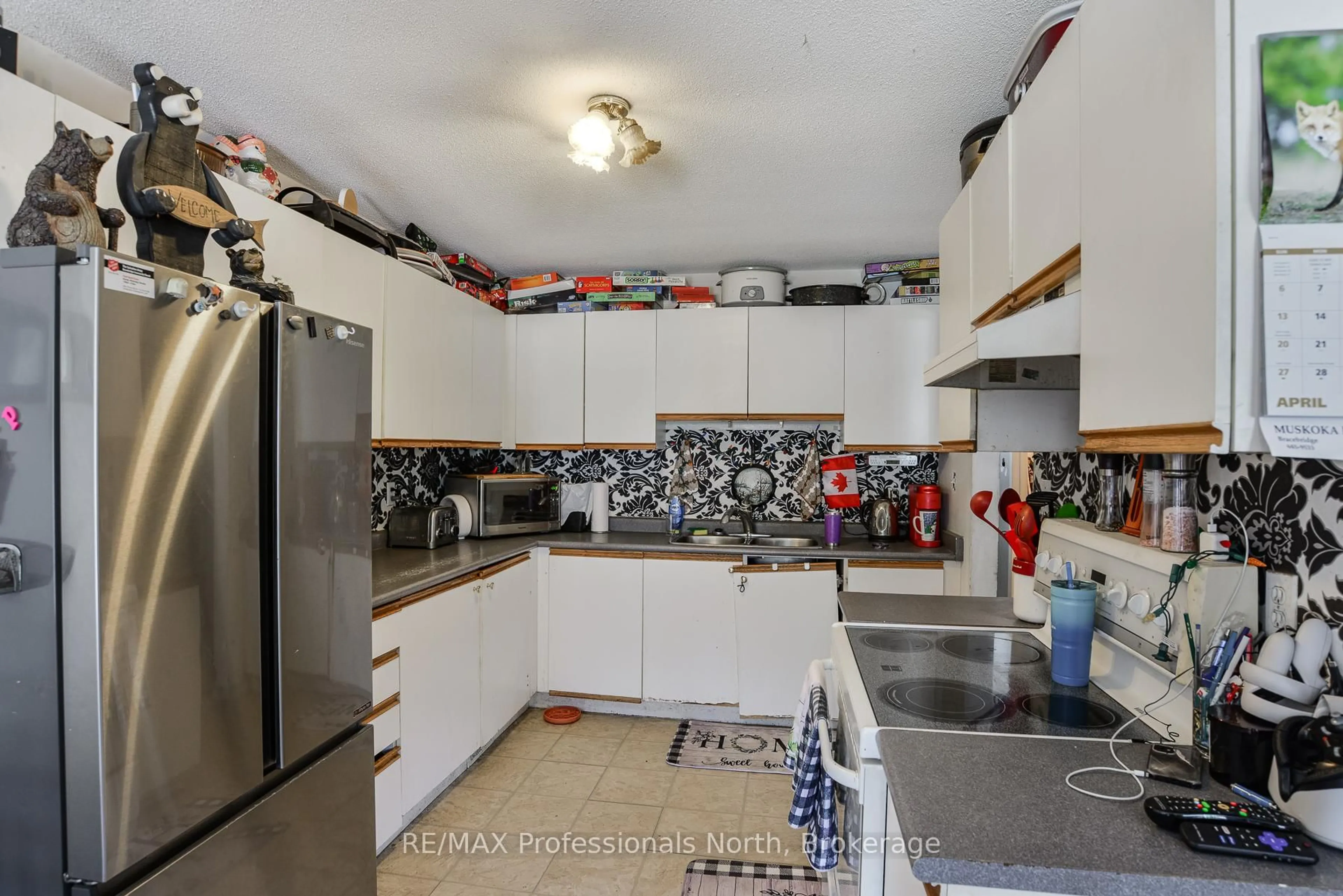 Standard kitchen, ceramic/tile floor for 60 Tamarack Tr, Bracebridge Ontario P1L 1Z1