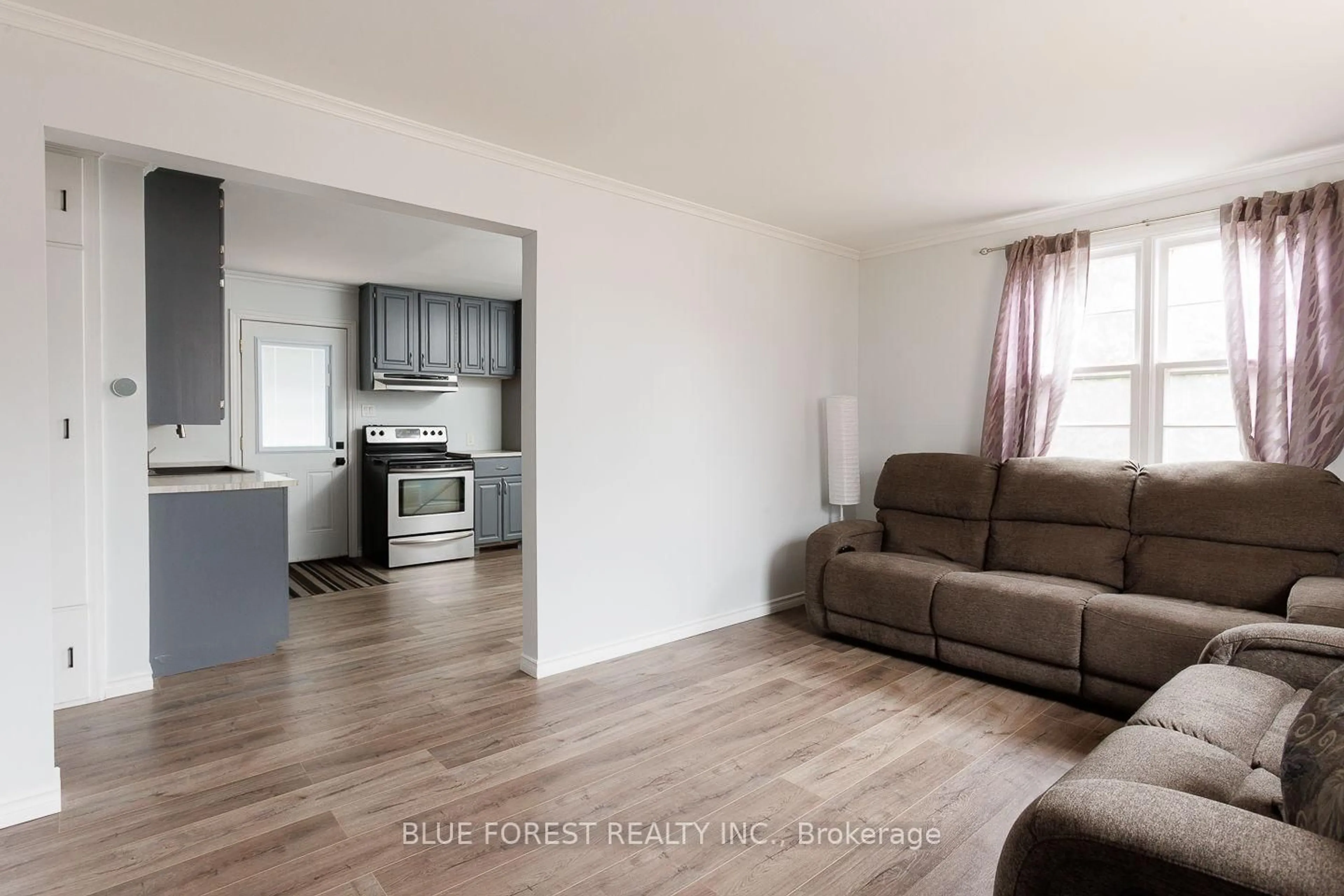 A pic of a room for 1877 Royal Cres, London East Ontario N5W 2A9