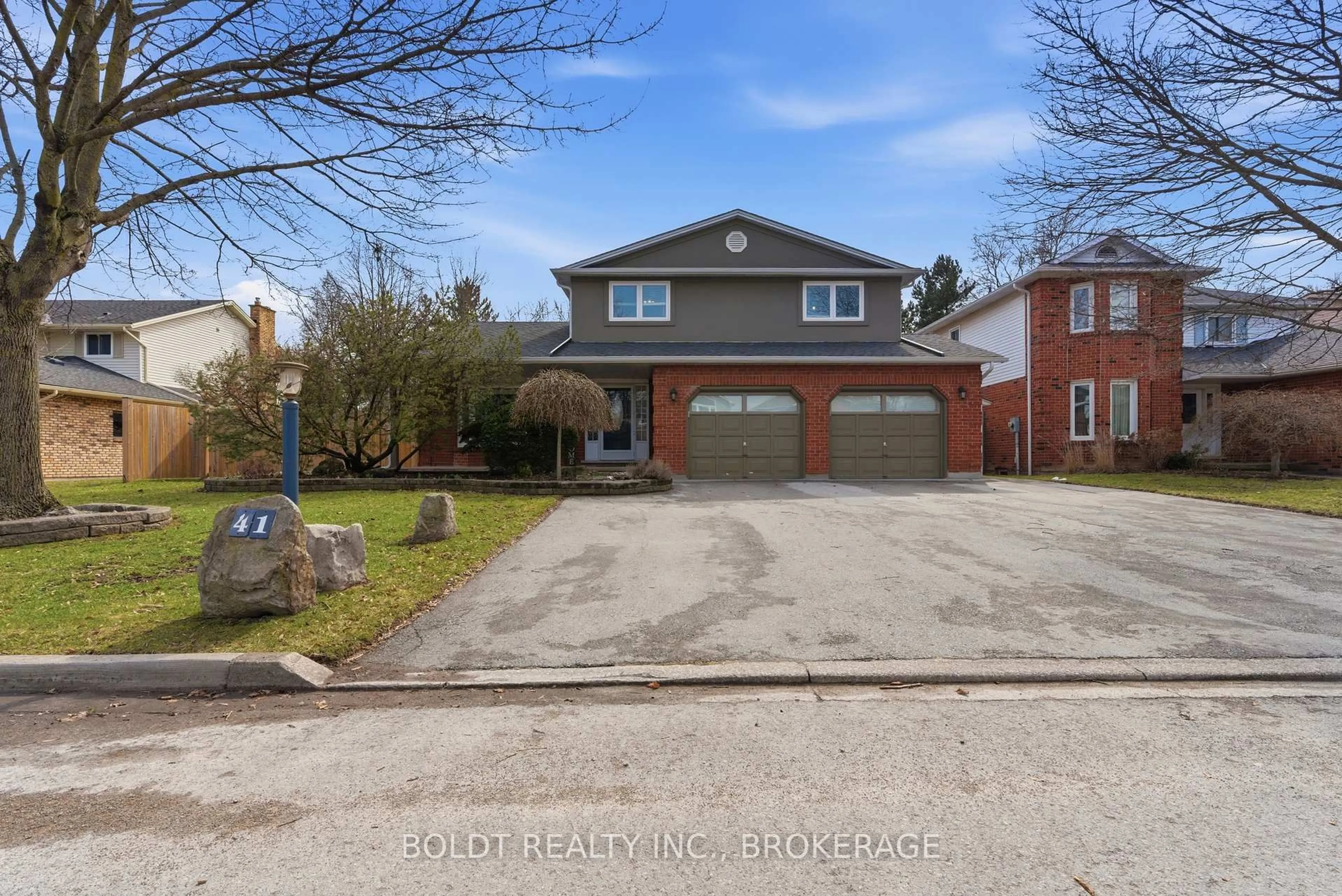 Home with brick exterior material, street for 41 Farmington Dr, St. Catharines Ontario L2S 3G1