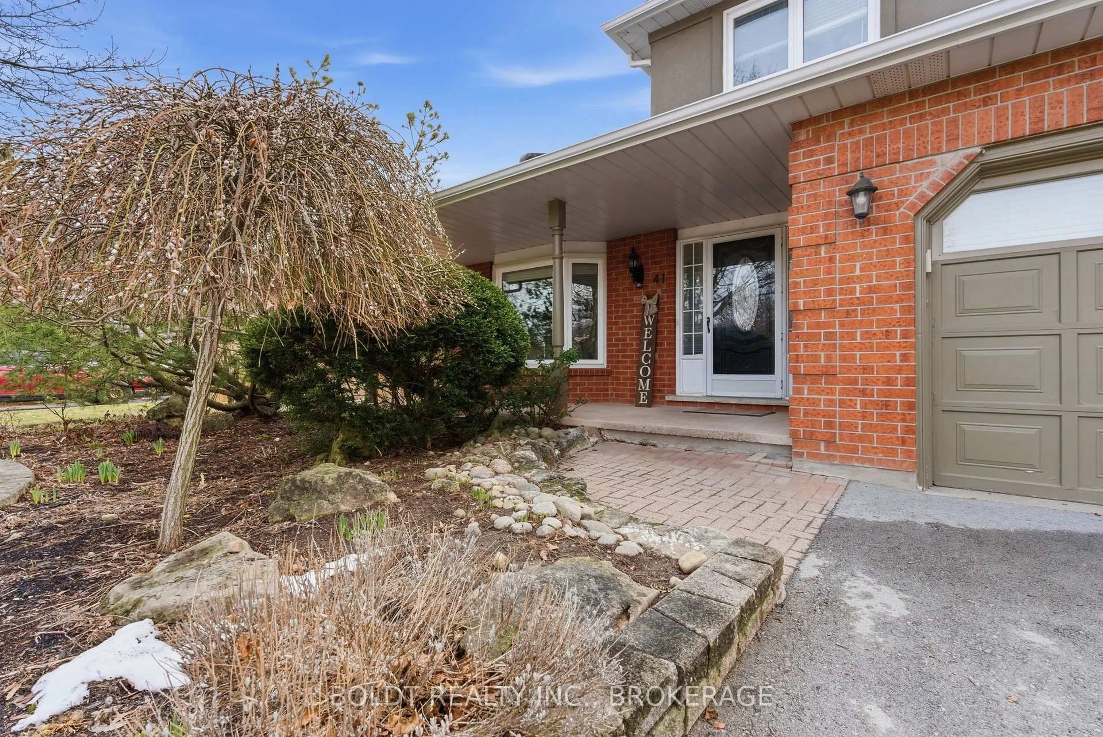 Home with brick exterior material, street for 41 Farmington Dr, St. Catharines Ontario L2S 3G1