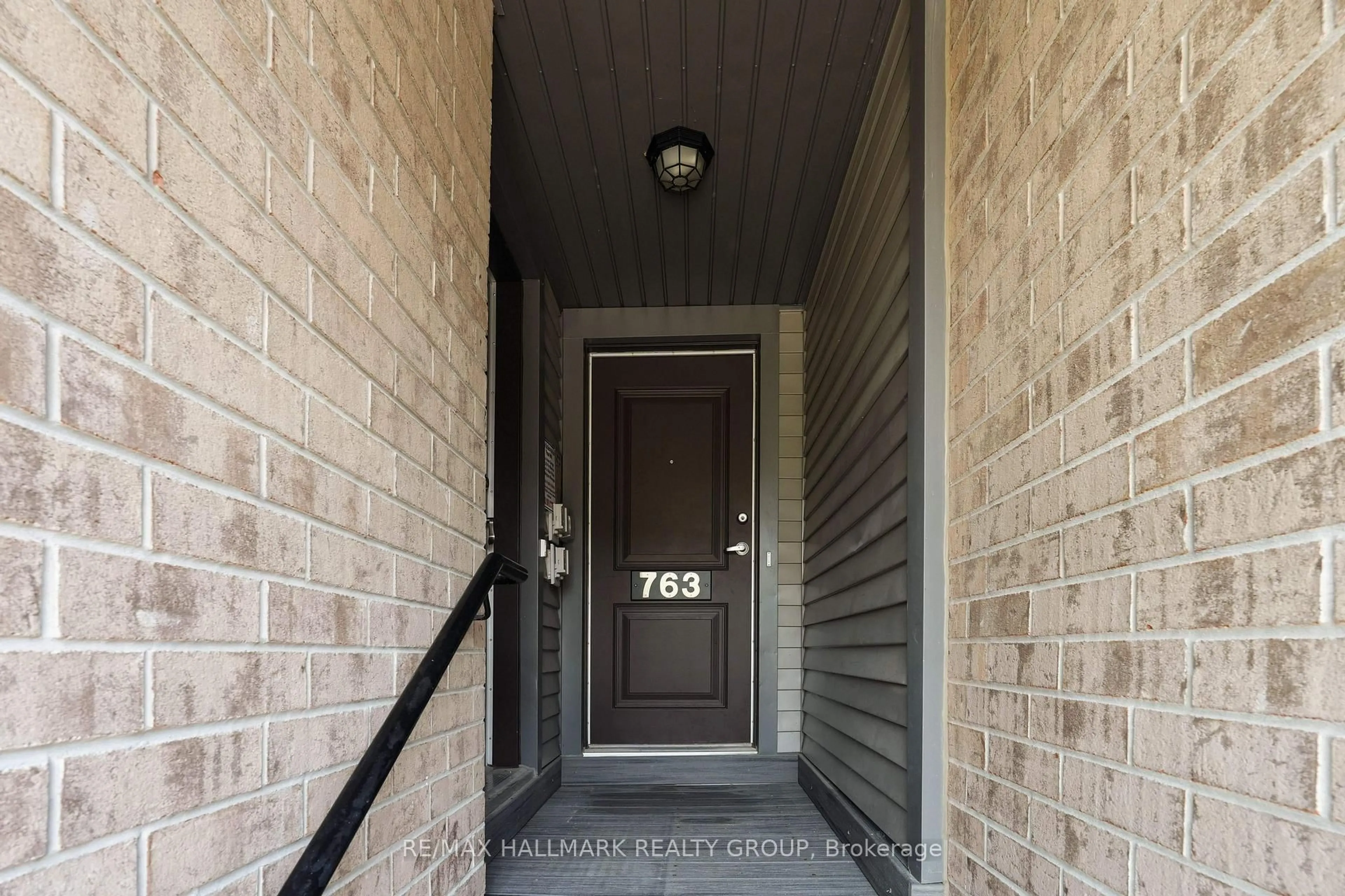 Indoor entryway for 763 Chapman Mills Dr, Ottawa Ontario K2J 5X2