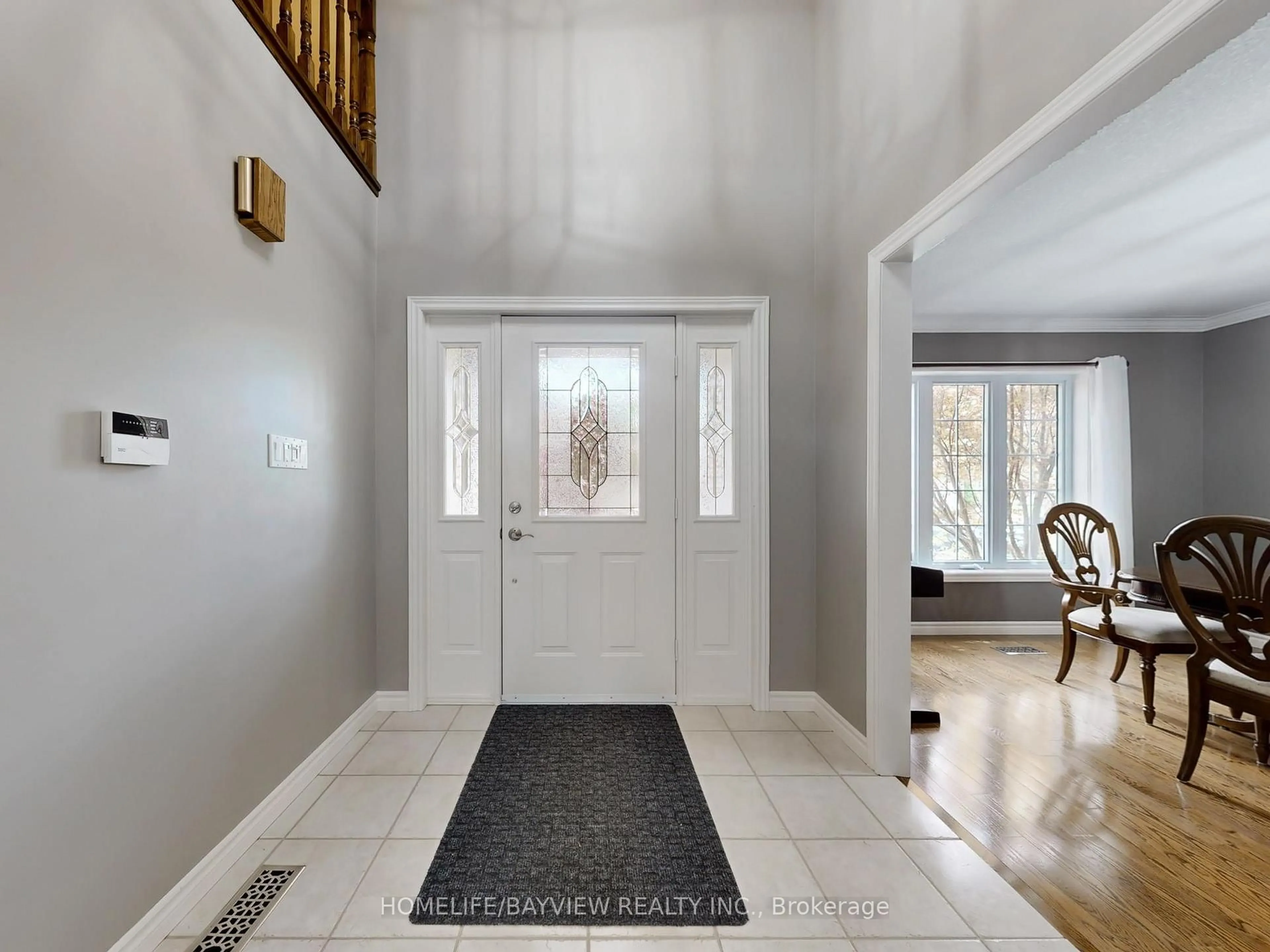 Indoor entryway for 574 Sandbanks Cres, Waterloo Ontario N2V 2K2