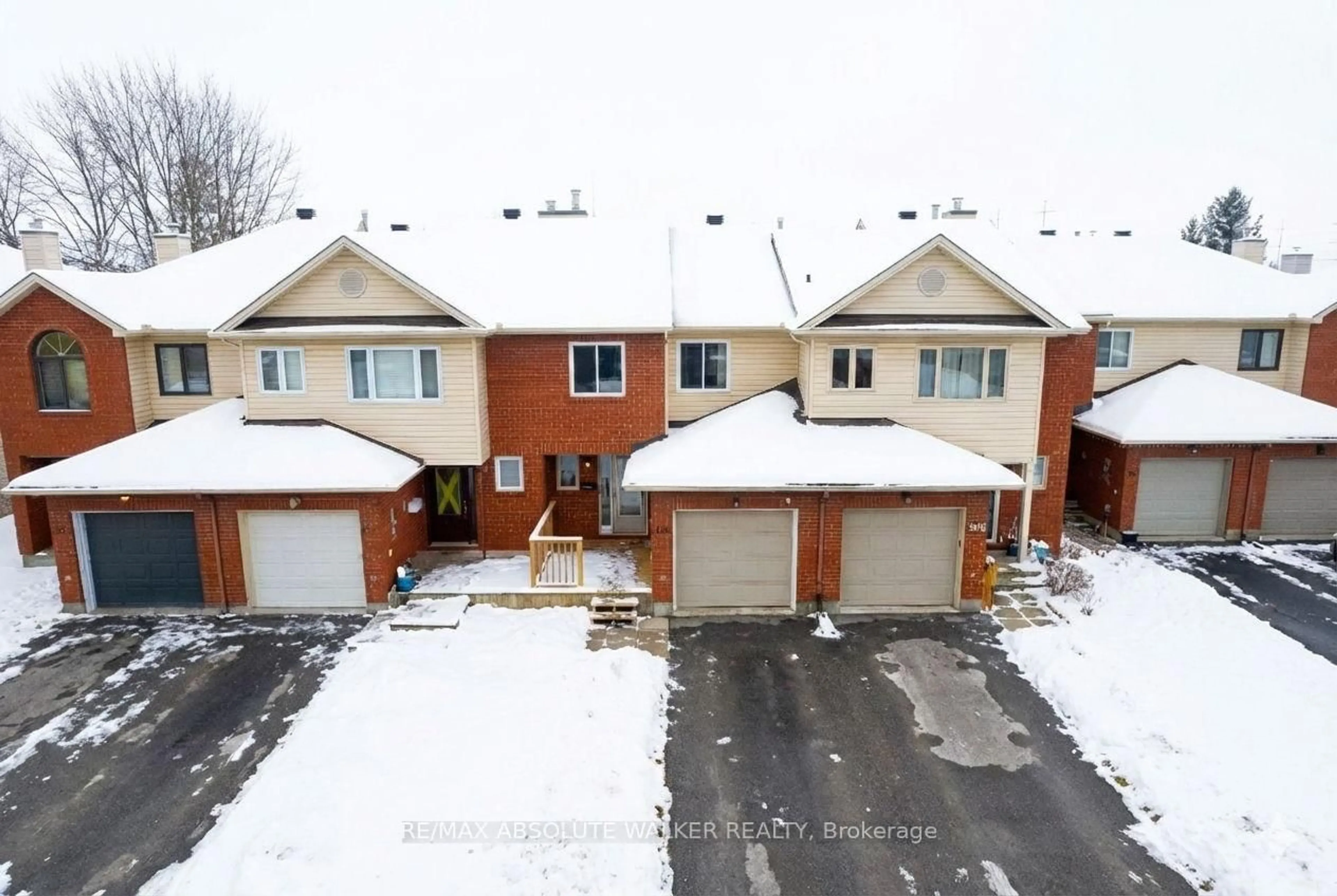 A pic from outside/outdoor area/front of a property/back of a property/a pic from drone, street for 108 Cedarock Dr, Ottawa Ontario K2M 2H5