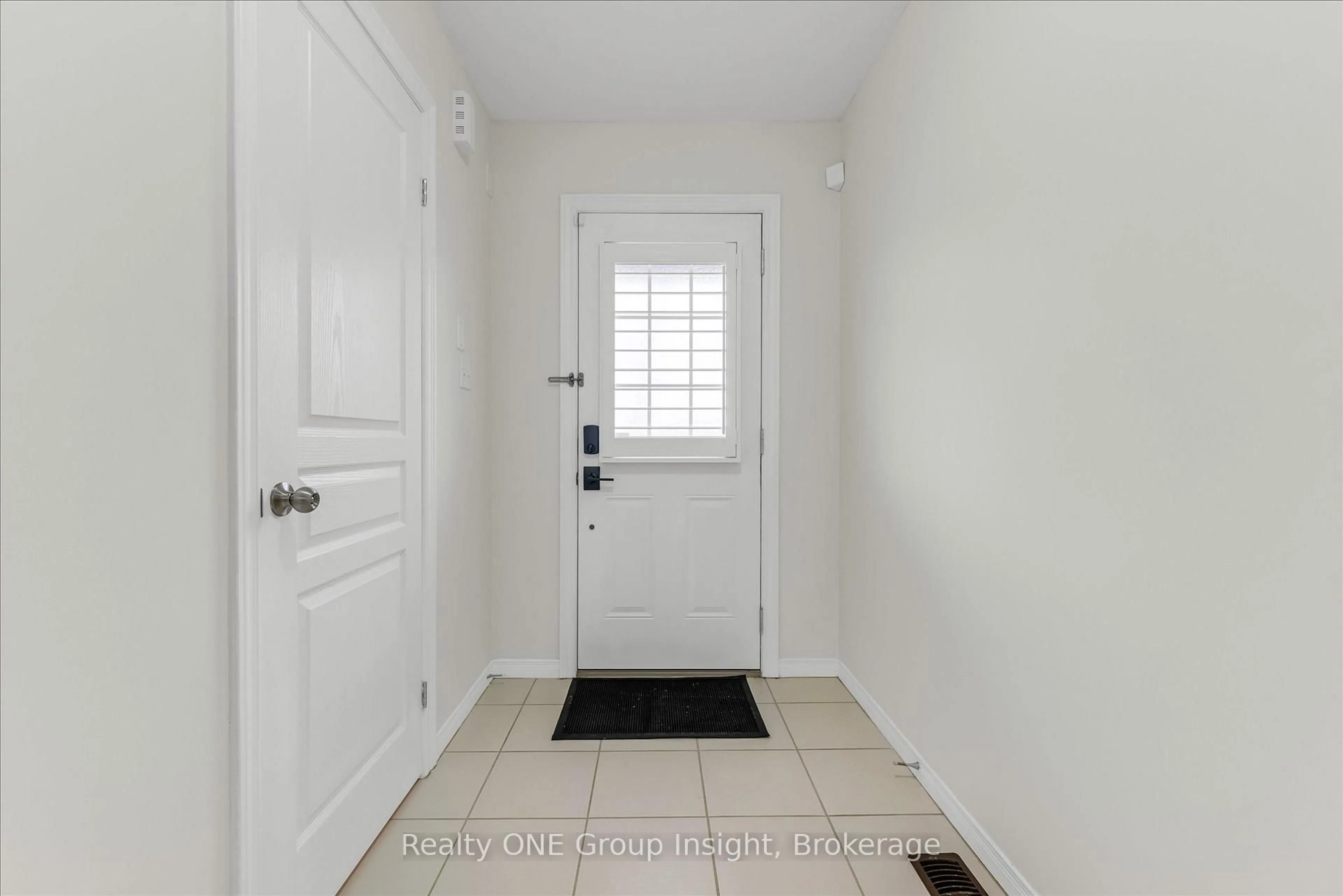 Indoor entryway for 183 Penny Lane, Hamilton Ontario L8J 0E2