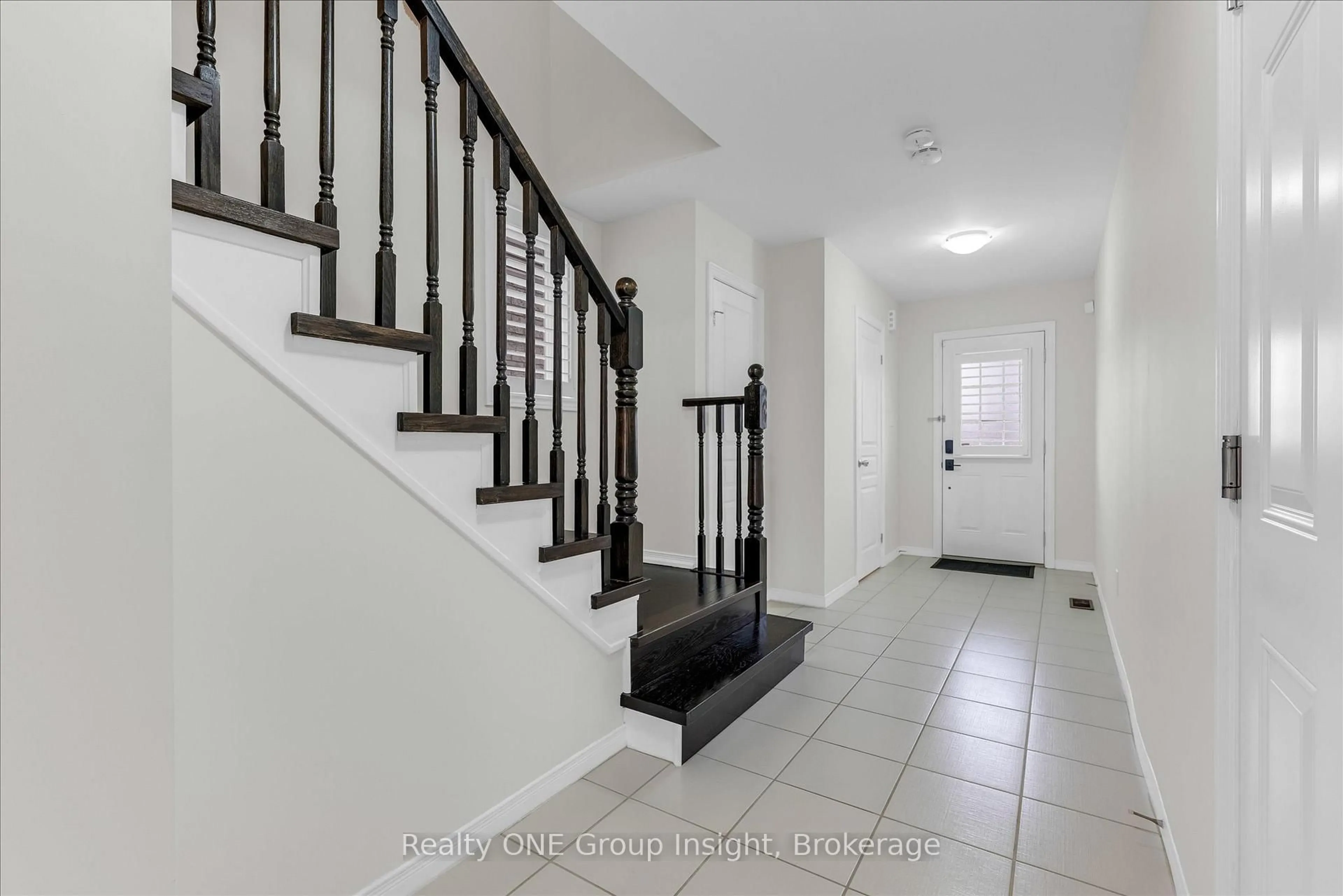 Indoor entryway for 183 Penny Lane, Hamilton Ontario L8J 0E2