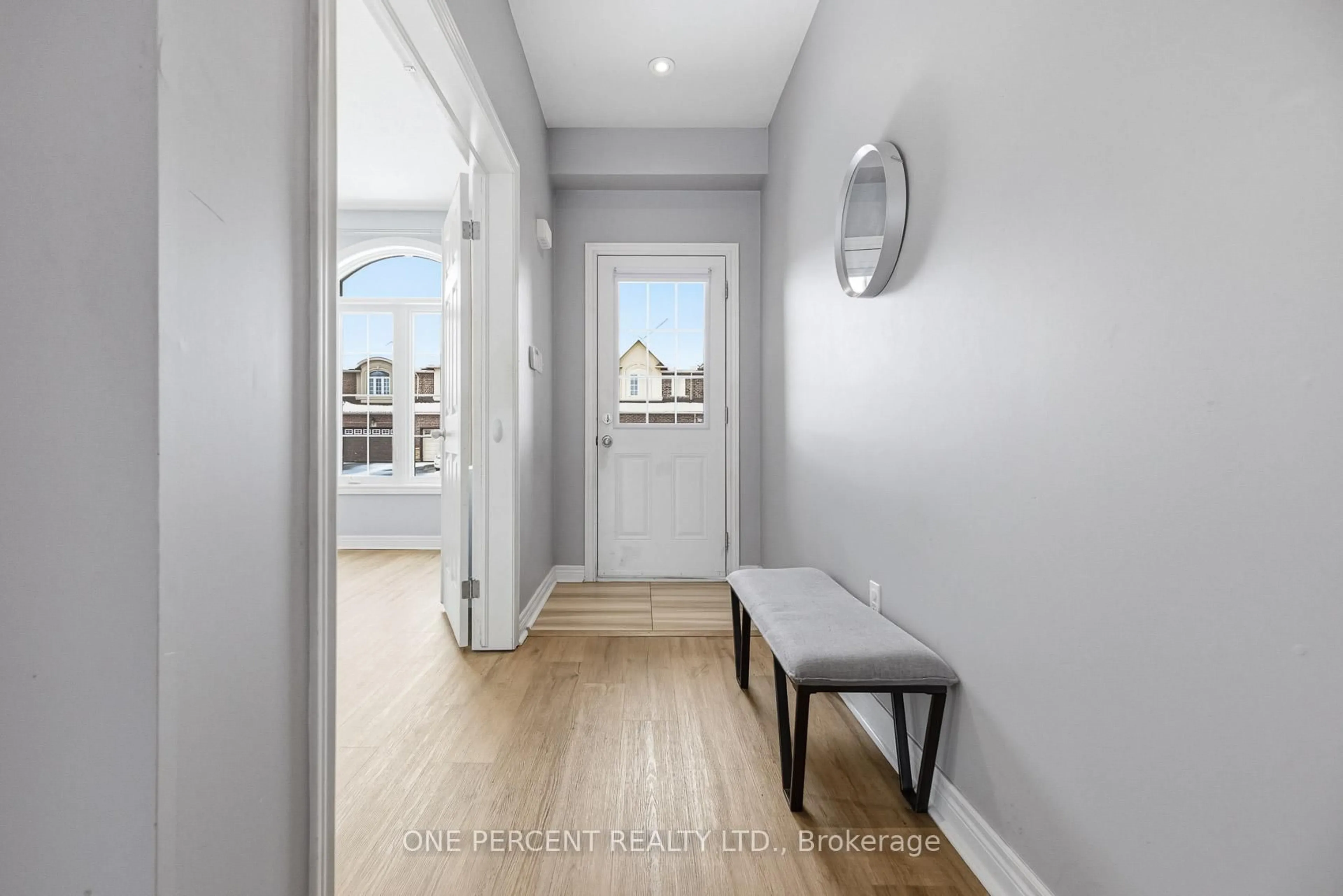 Indoor entryway for 70 Galileo Dr, Hamilton Ontario L8E 0H1