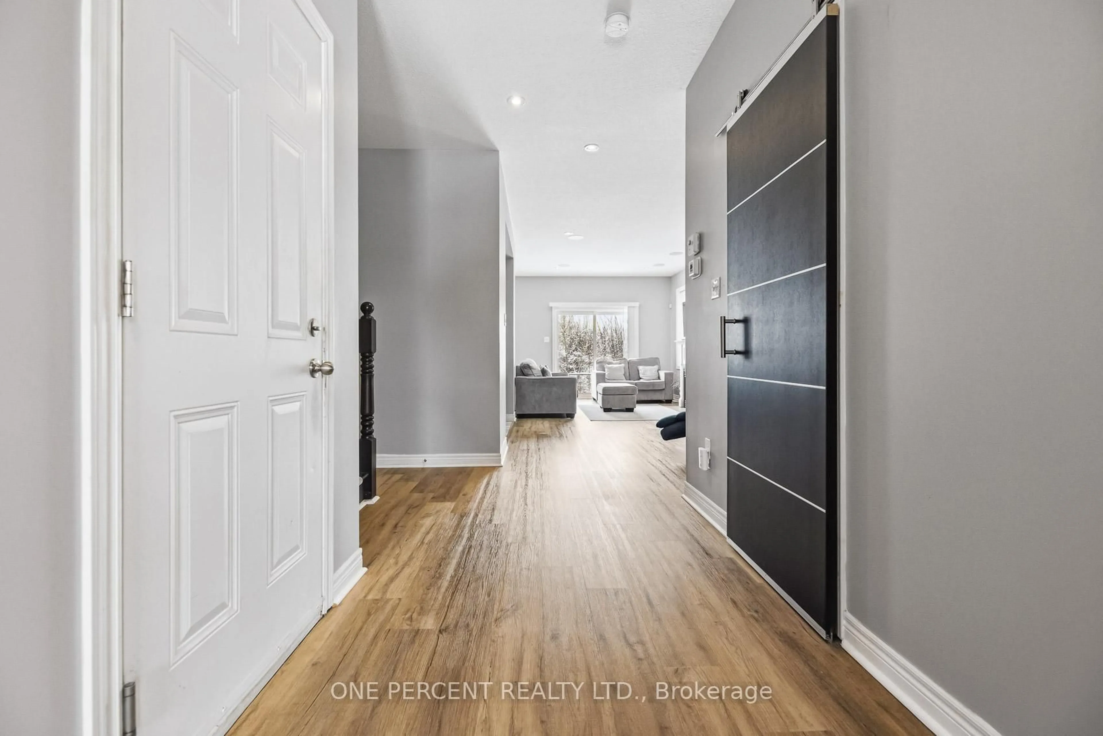 Indoor entryway for 70 Galileo Dr, Hamilton Ontario L8E 0H1