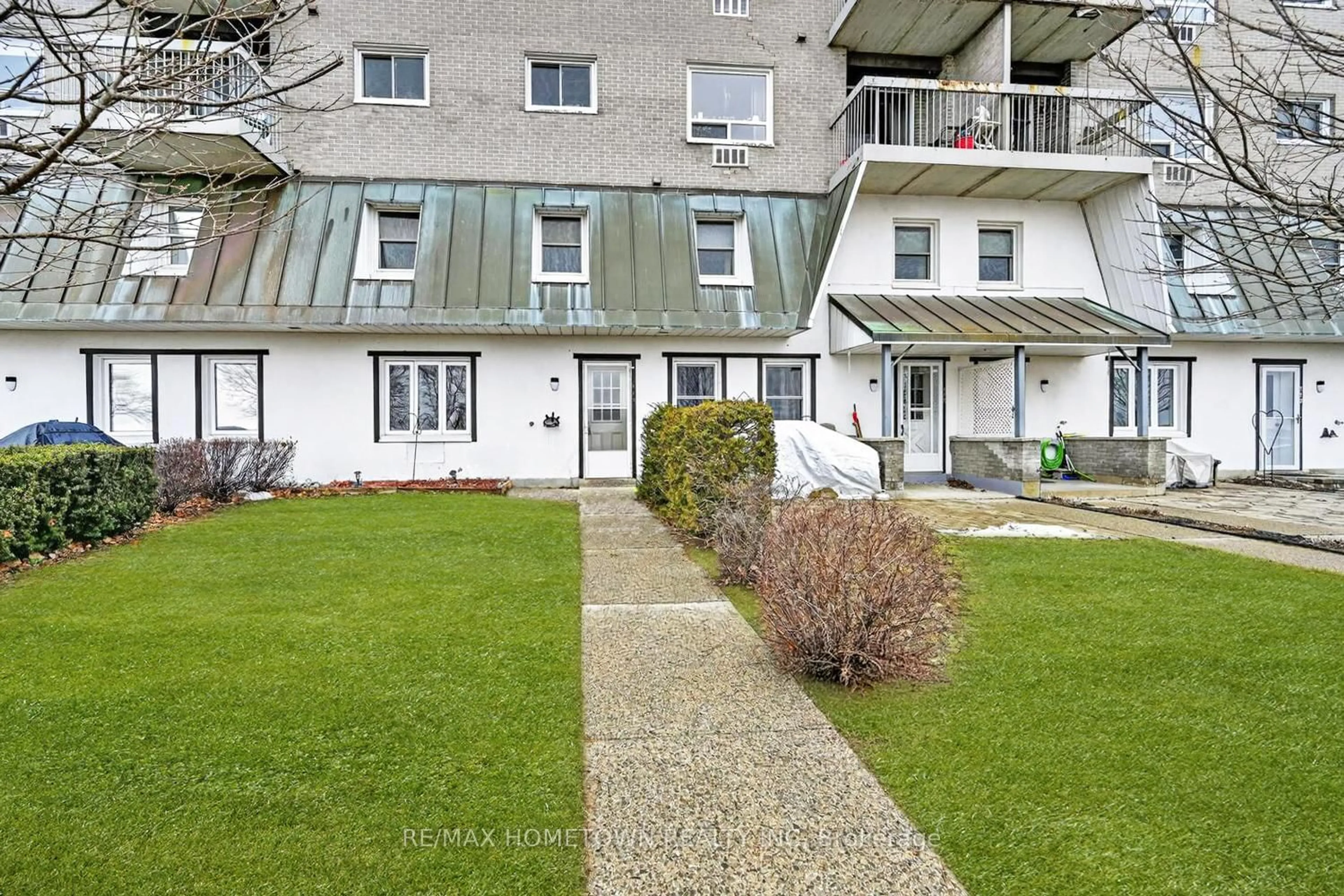 A pic from outside/outdoor area/front of a property/back of a property/a pic from drone, street for 235 Water St #113, Prescott Ontario K0E 1T0