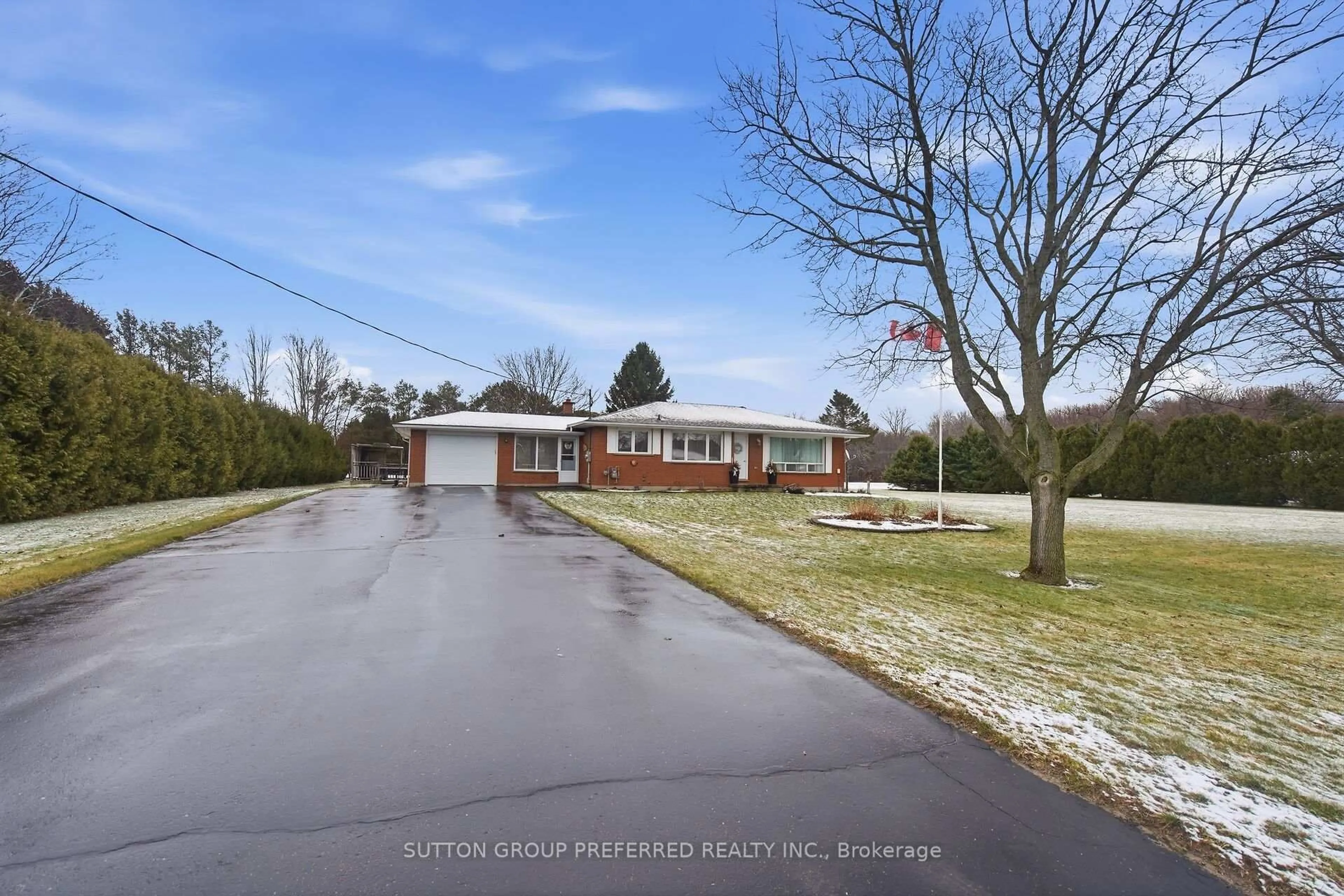 A pic from outside/outdoor area/front of a property/back of a property/a pic from drone, street for 9418 Currie Rd, Dutton/Dunwich Ontario N0L 2M0