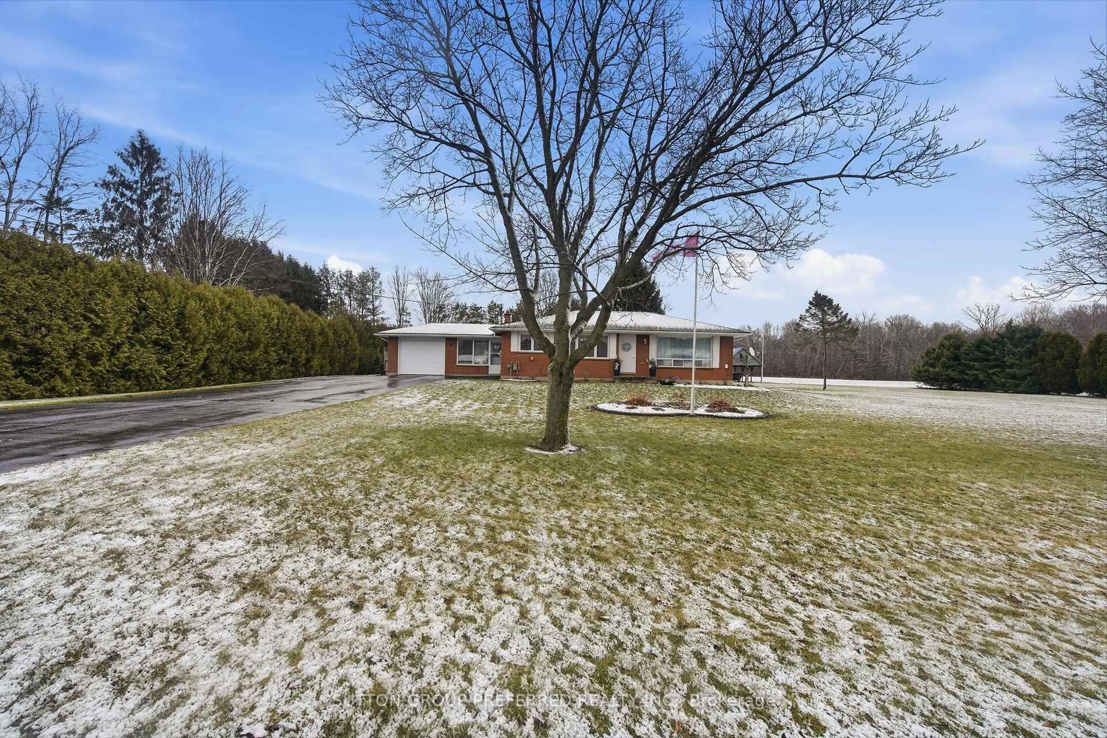 A pic from outside/outdoor area/front of a property/back of a property/a pic from drone, street for 9418 Currie Rd, Dutton/Dunwich Ontario N0L 2M0