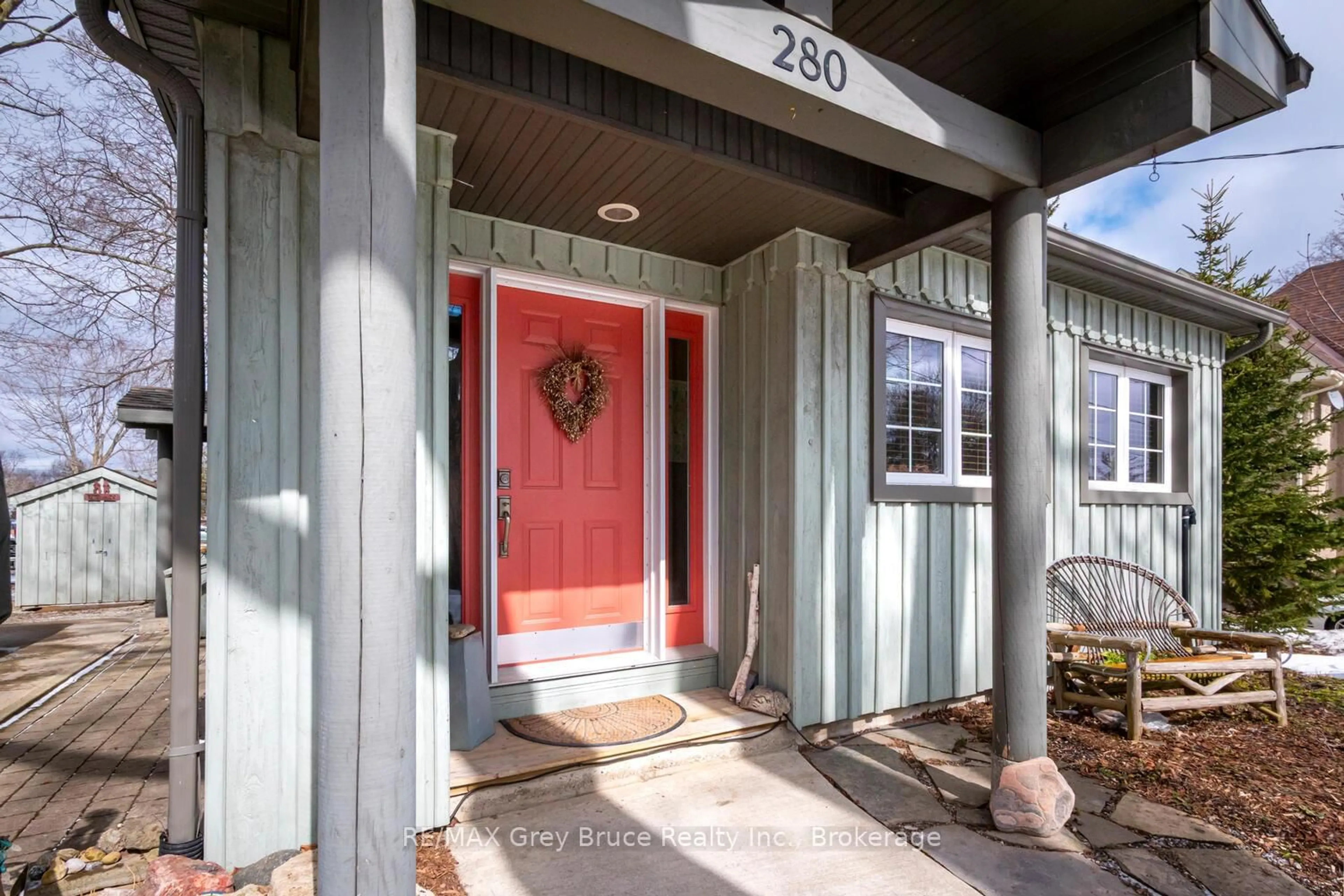 Indoor entryway for 280 Mary St, South Bruce Peninsula Ontario N0H 2T0