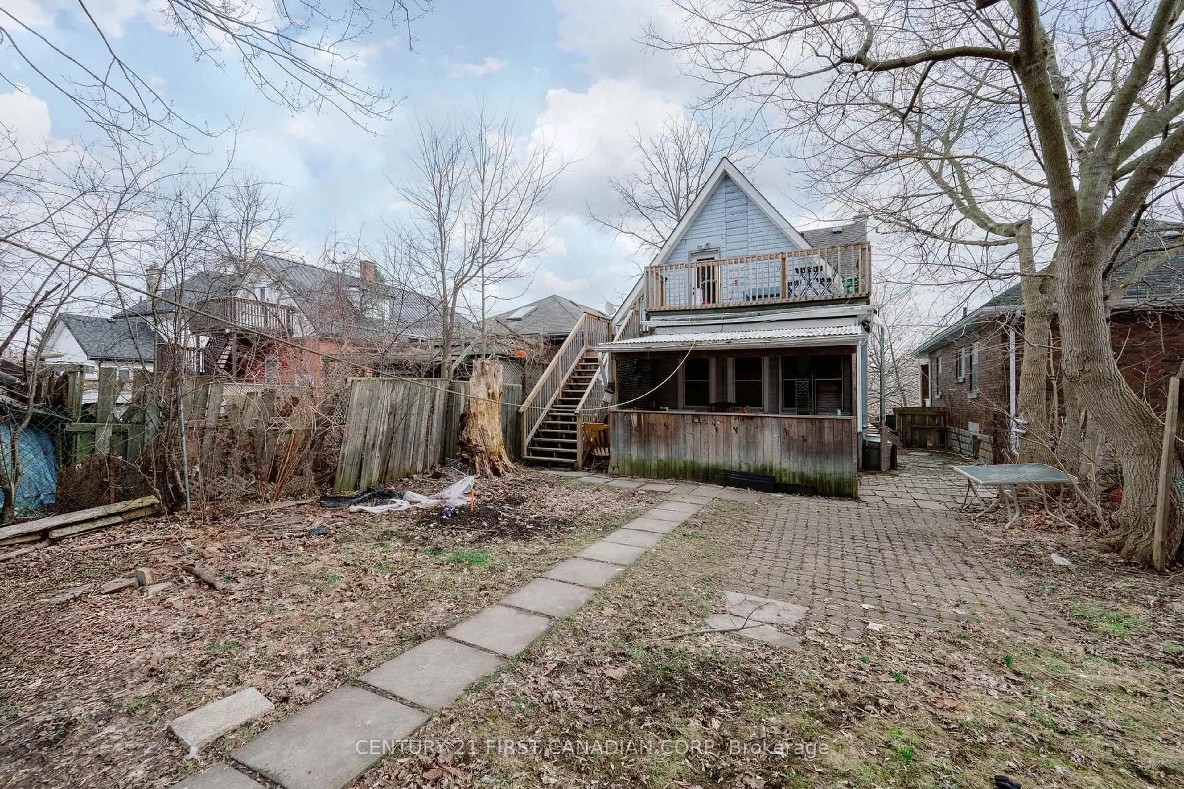 A pic from outside/outdoor area/front of a property/back of a property/a pic from drone, street for 41 High St, London South Ontario N6C 4J7