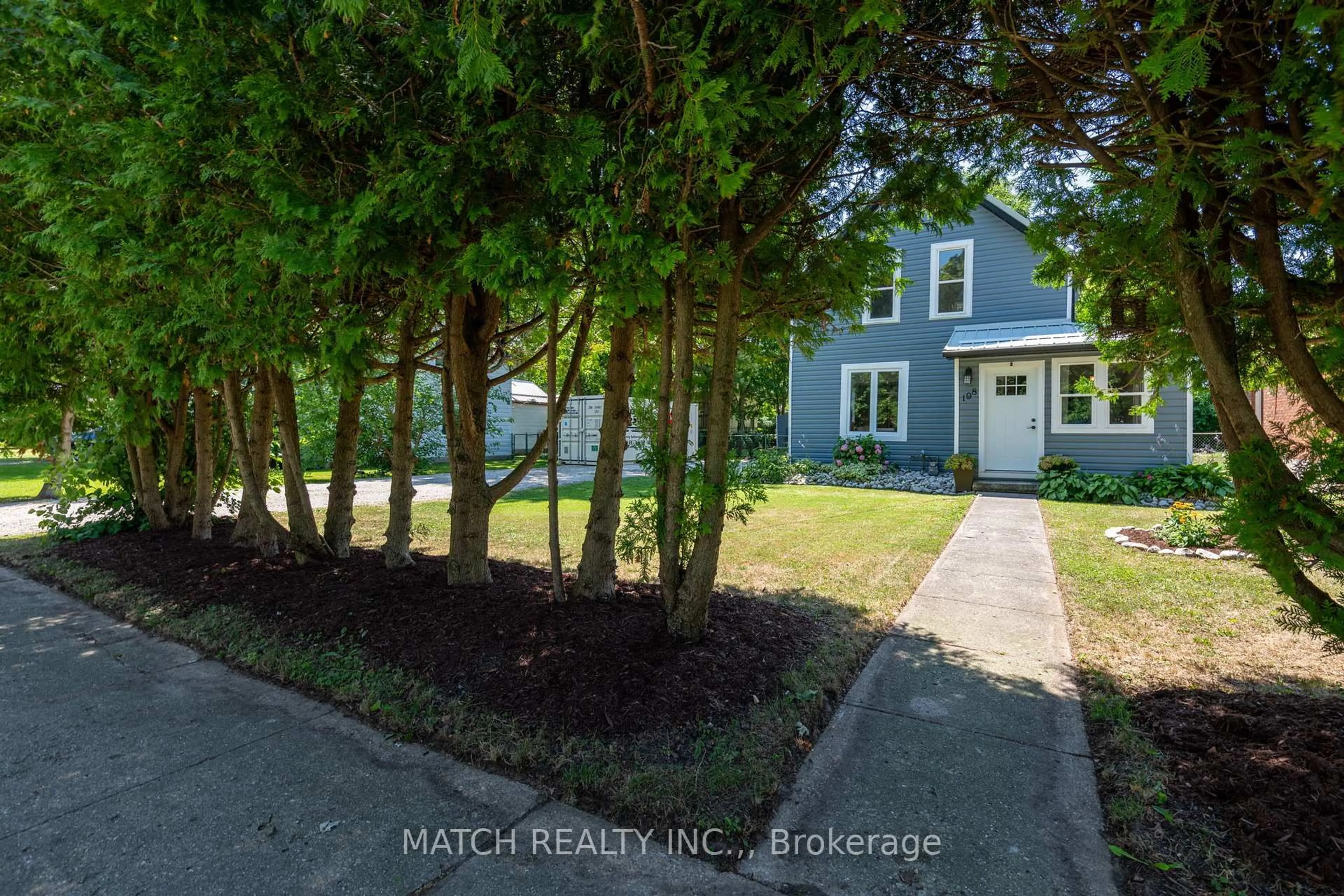 A pic from outside/outdoor area/front of a property/back of a property/a pic from drone, street for 198 Margaret St, Dutton/Dunwich Ontario N0L 1J0