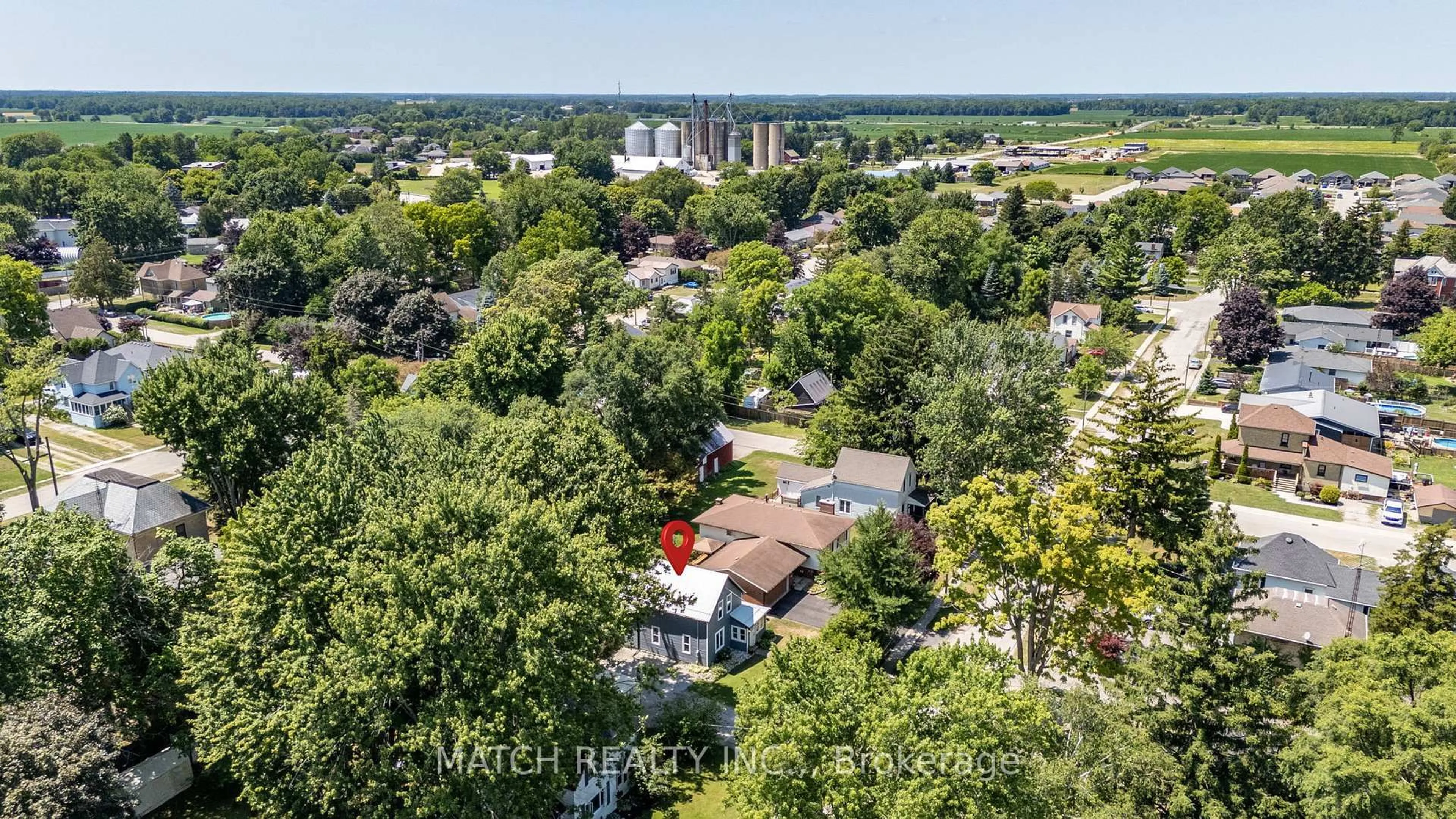 A pic from outside/outdoor area/front of a property/back of a property/a pic from drone, city buildings view from balcony for 198 Margaret St, Dutton/Dunwich Ontario N0L 1J0