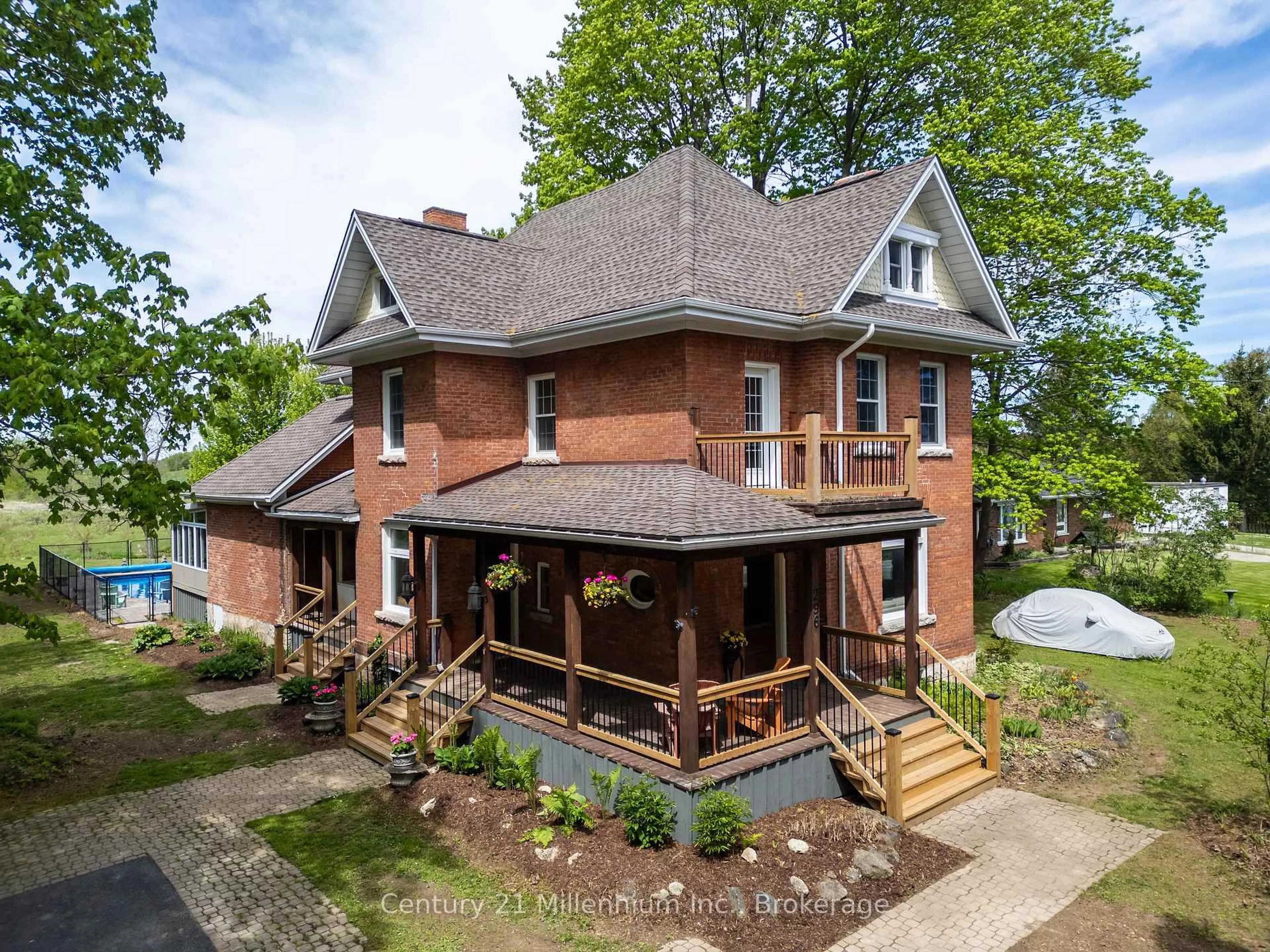 Home with brick exterior material, unknown for 296 Garafraxa St St, Chatsworth Ontario N0H 1G0