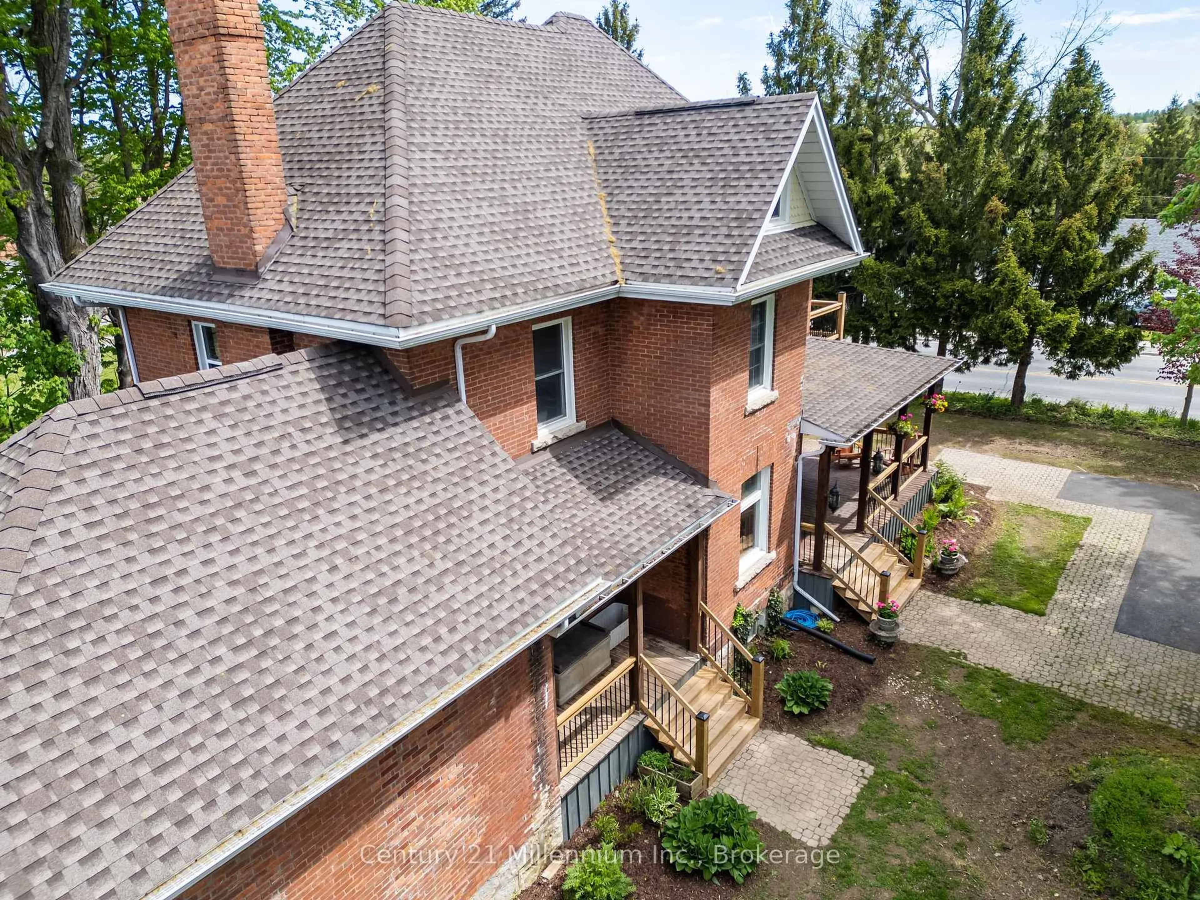 A pic from outside/outdoor area/front of a property/back of a property/a pic from drone, unknown for 296 Garafraxa St St, Chatsworth Ontario N0H 1G0