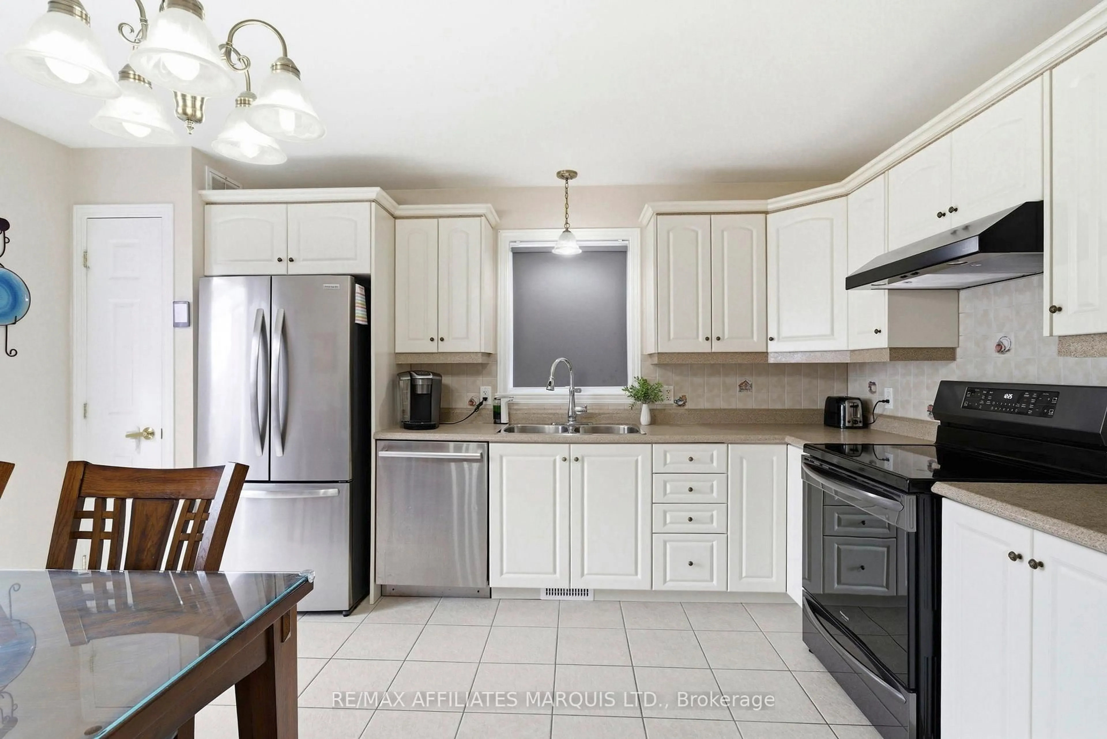 Open concept kitchen, ceramic/tile floor for 2000 Blessed Sacrament Dr, Cornwall Ontario K6H 7N5