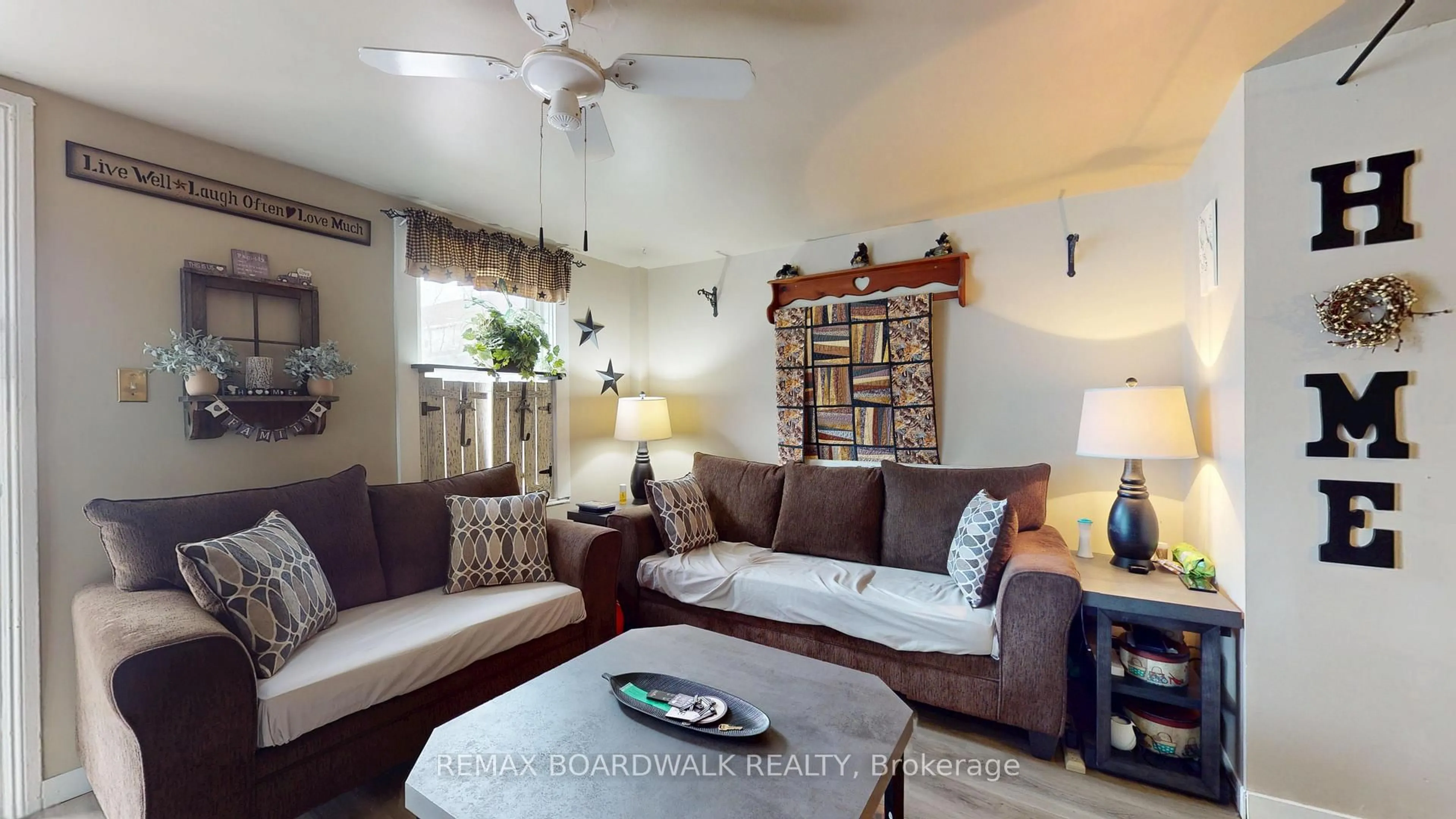 Living room with furniture, unknown for 7-9 Park St, Brockville Ontario K6V 2G1