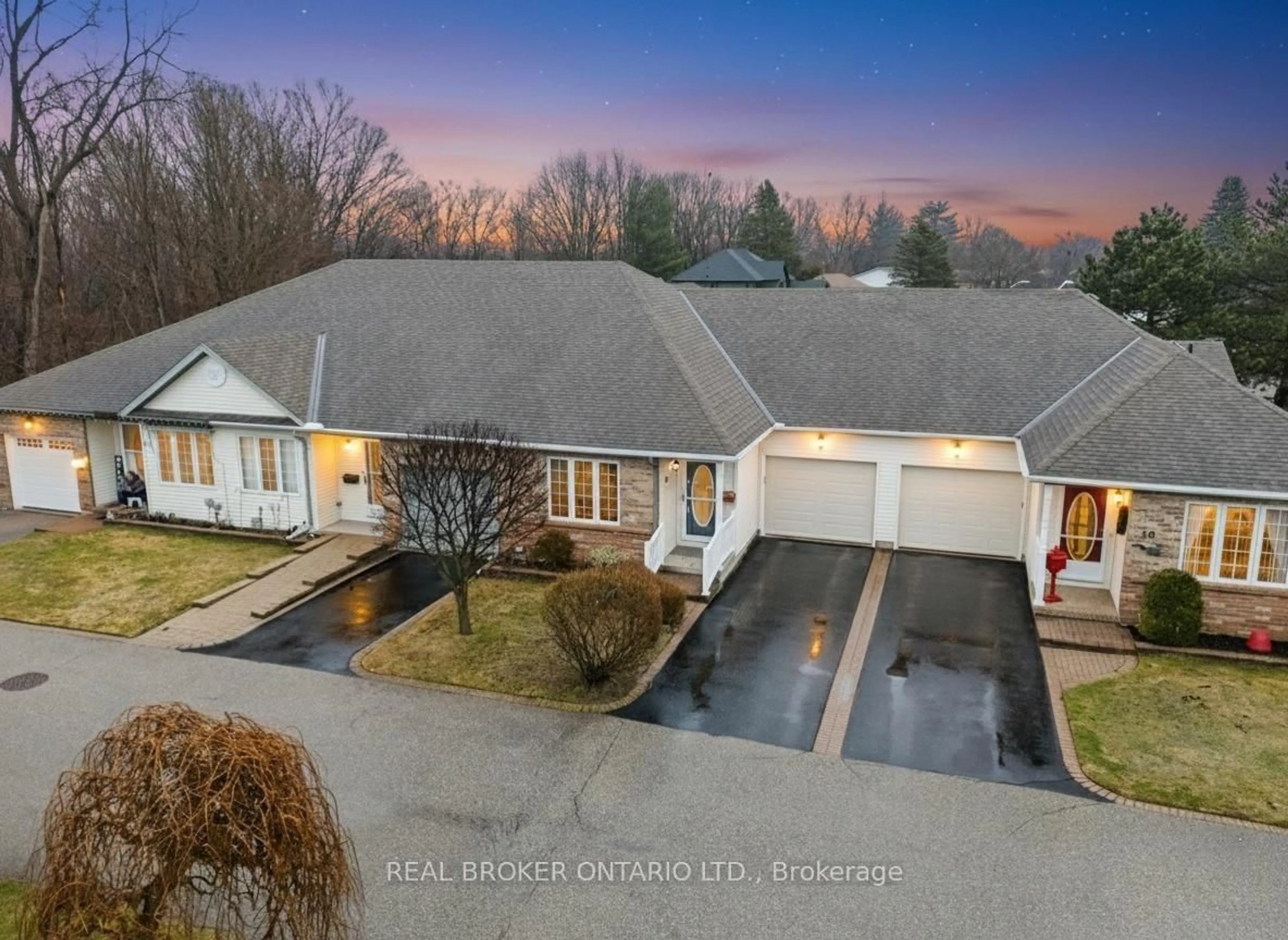 A pic from outside/outdoor area/front of a property/back of a property/a pic from drone, unknown for 21 Jackson Crt, Tillsonburg Ontario N4G 5R3