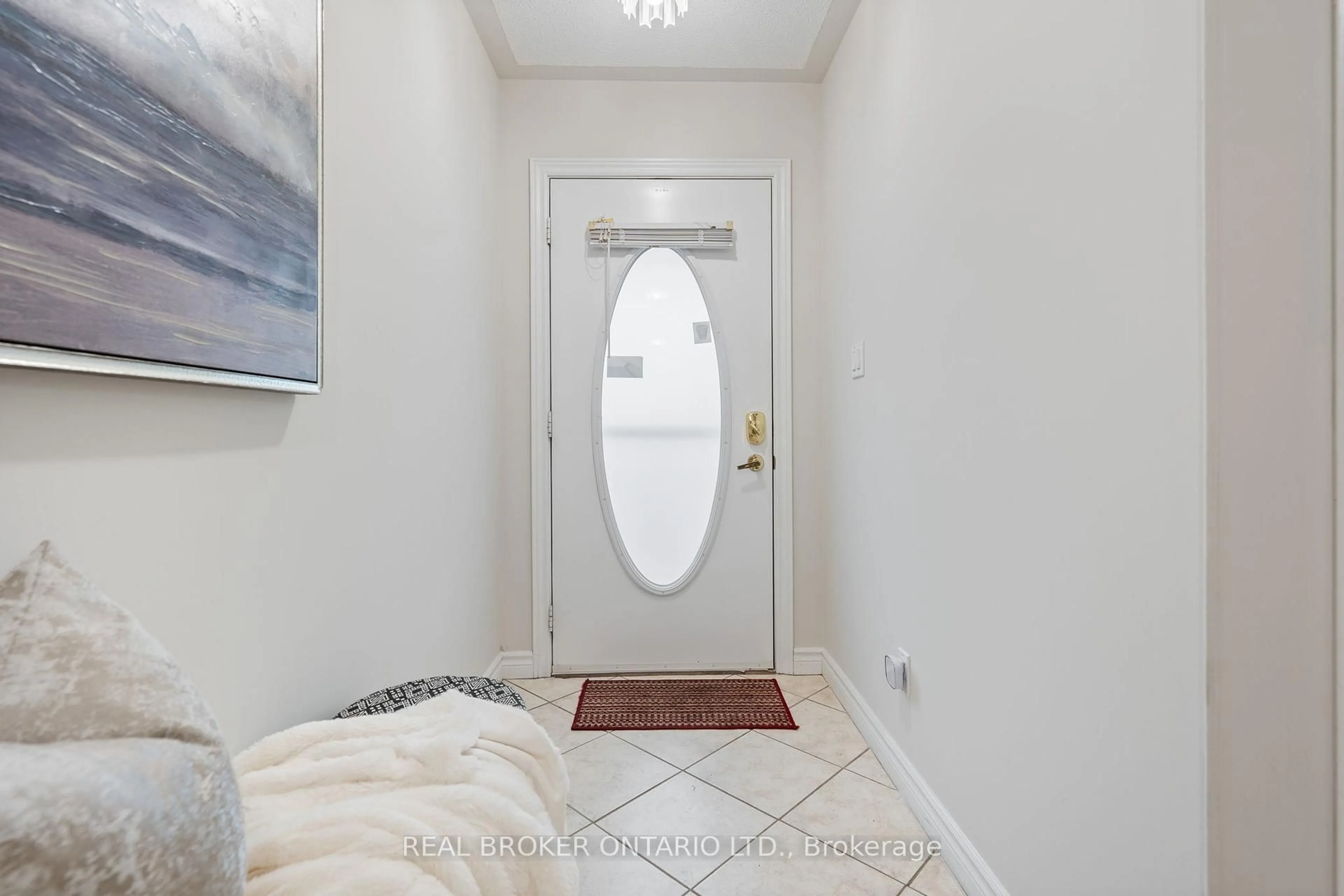 Indoor entryway for 21 Jackson Crt, Tillsonburg Ontario N4G 5R3