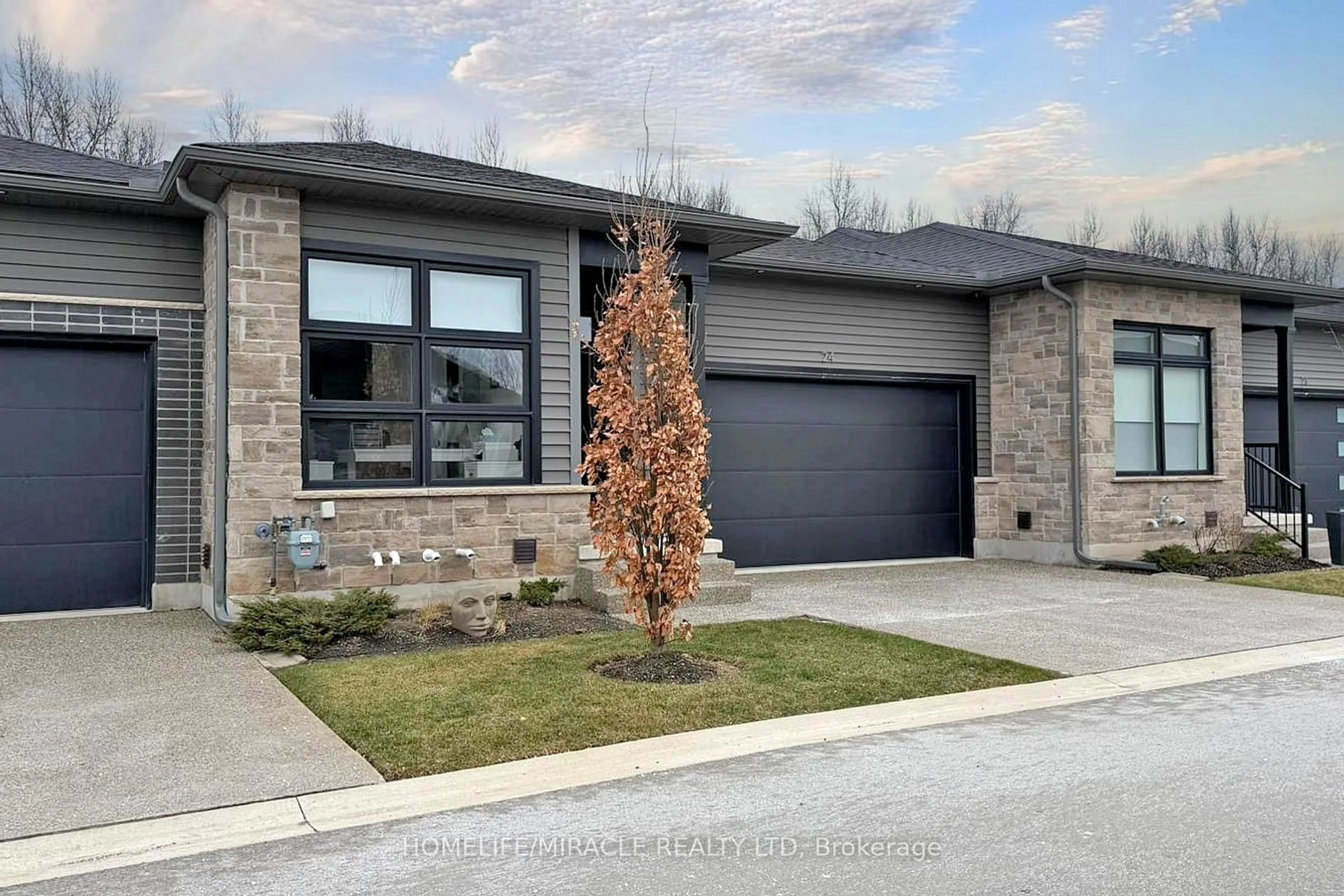 Home with brick exterior material, street for 9150 Willoughby Dr #24, Niagara Falls Ontario L2G 0Z5