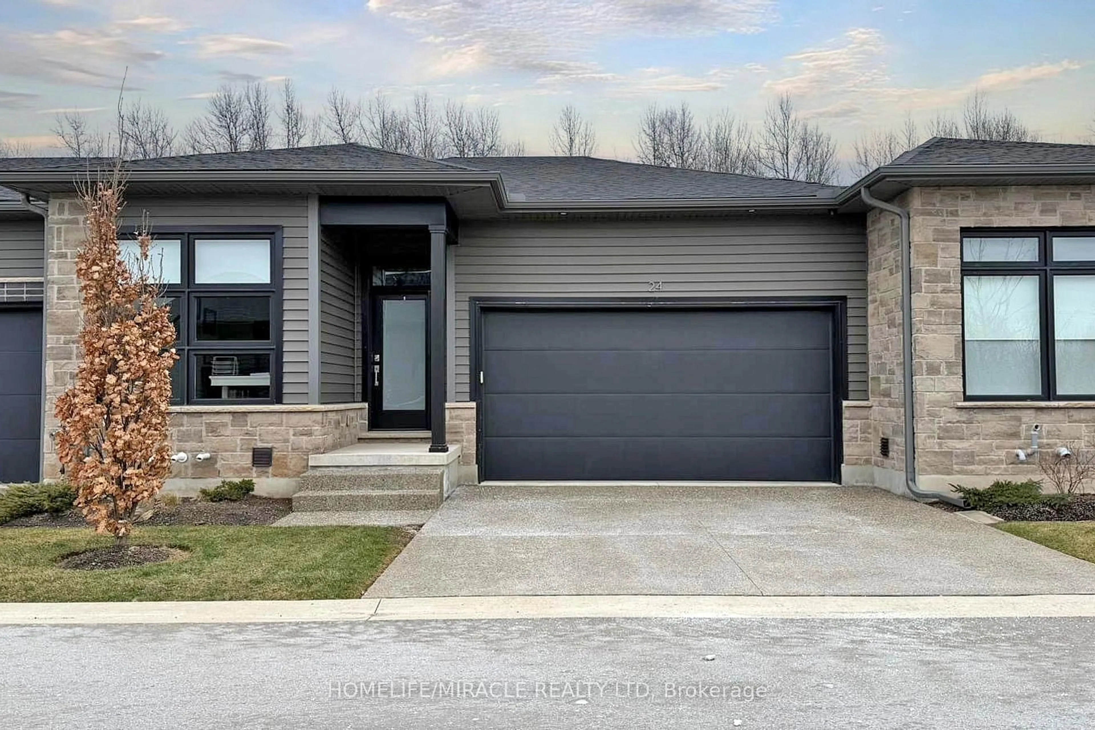 Home with brick exterior material, street for 9150 Willoughby Dr #24, Niagara Falls Ontario L2G 0Z5