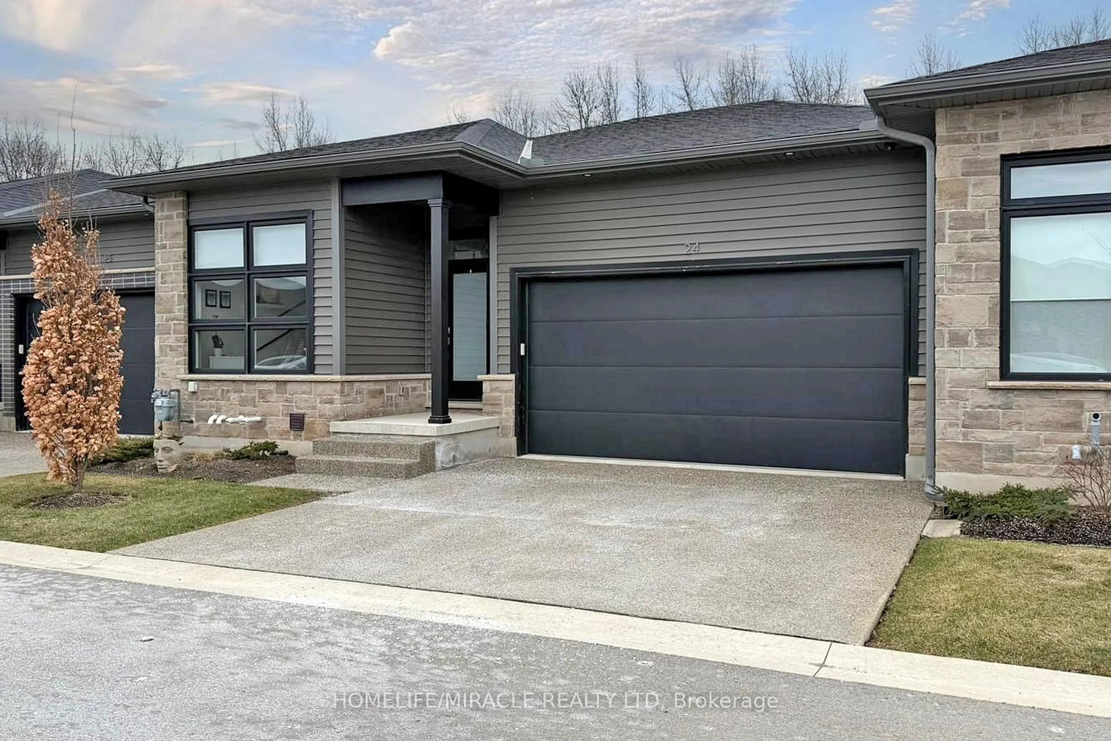 Home with brick exterior material, street for 9150 Willoughby Dr #24, Niagara Falls Ontario L2G 0Z5