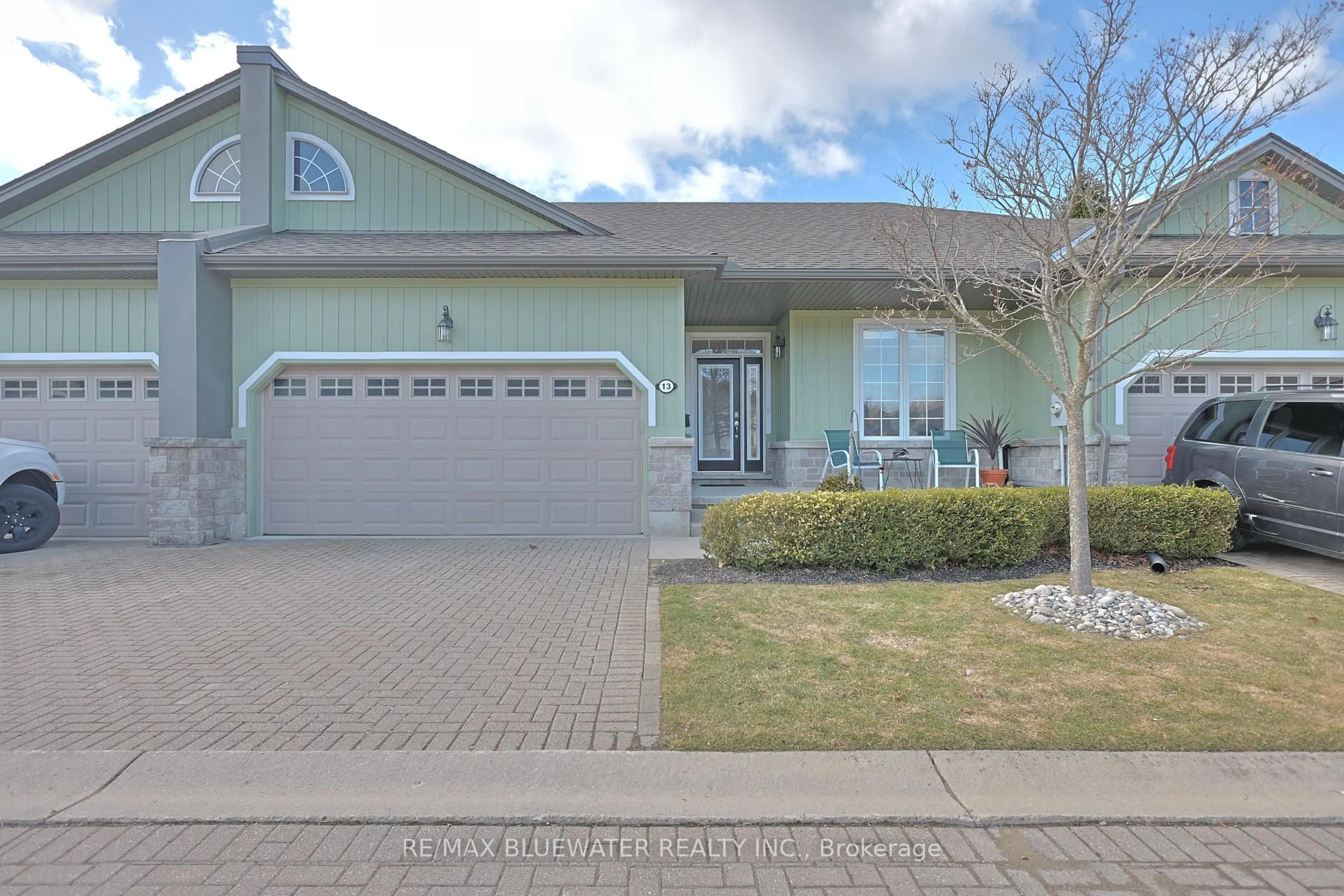 Home with vinyl exterior material, street for 13 Oakwood Links Lane, South Huron Ontario N0M 1T0