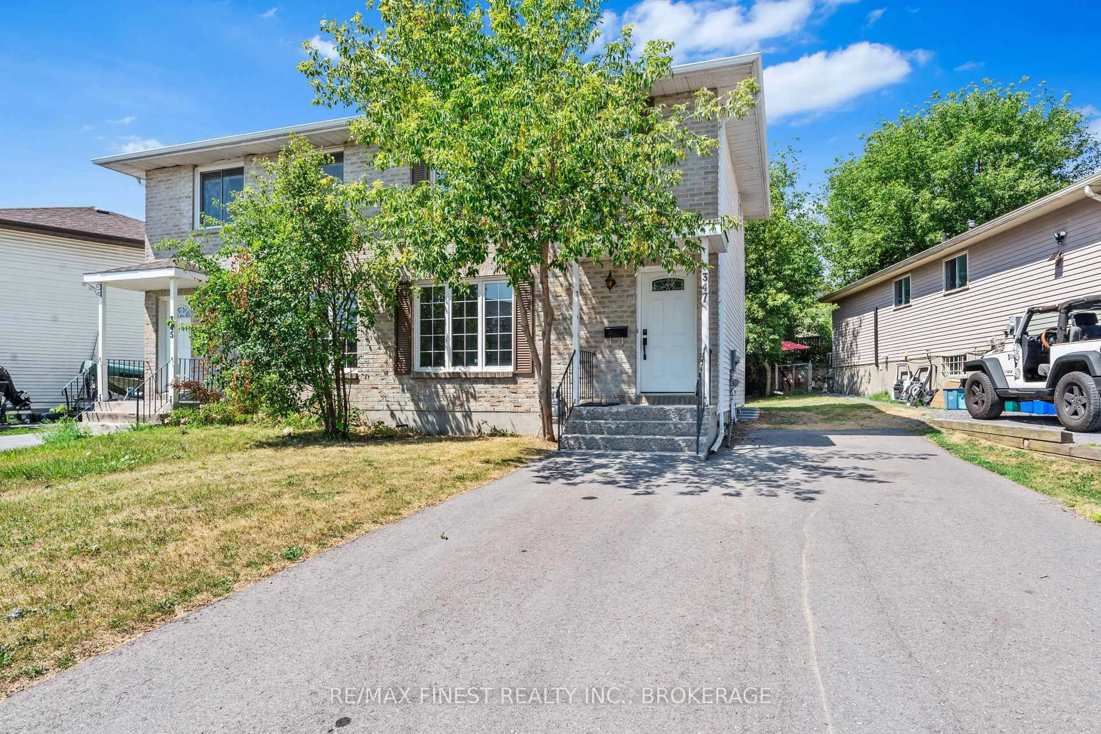 A pic from outside/outdoor area/front of a property/back of a property/a pic from drone, street for 347 Kingsdale Ave, Kingston Ontario K7M 7Z1