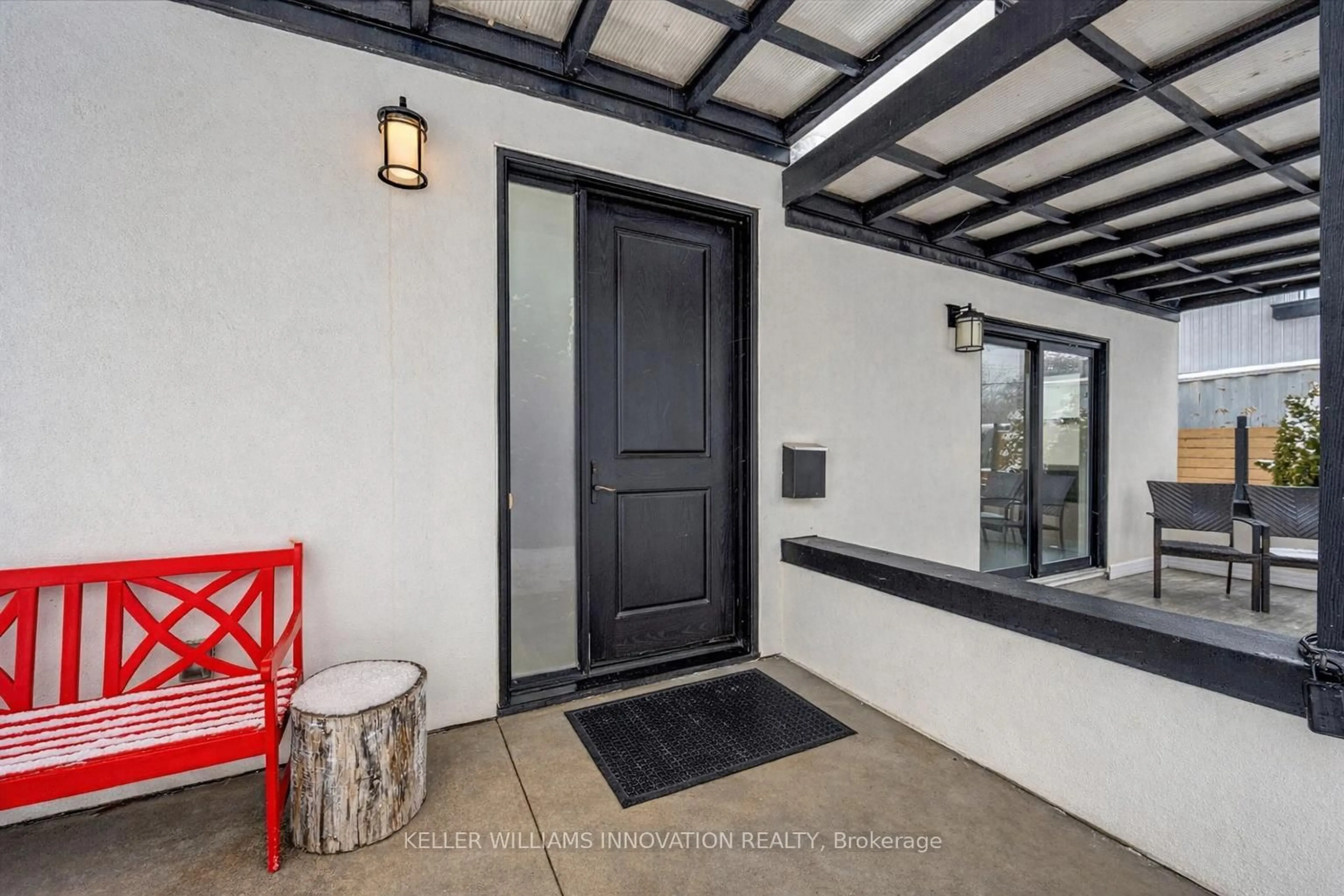 Indoor entryway for 149 Woolwich St, Waterloo Ontario N2K 1S5