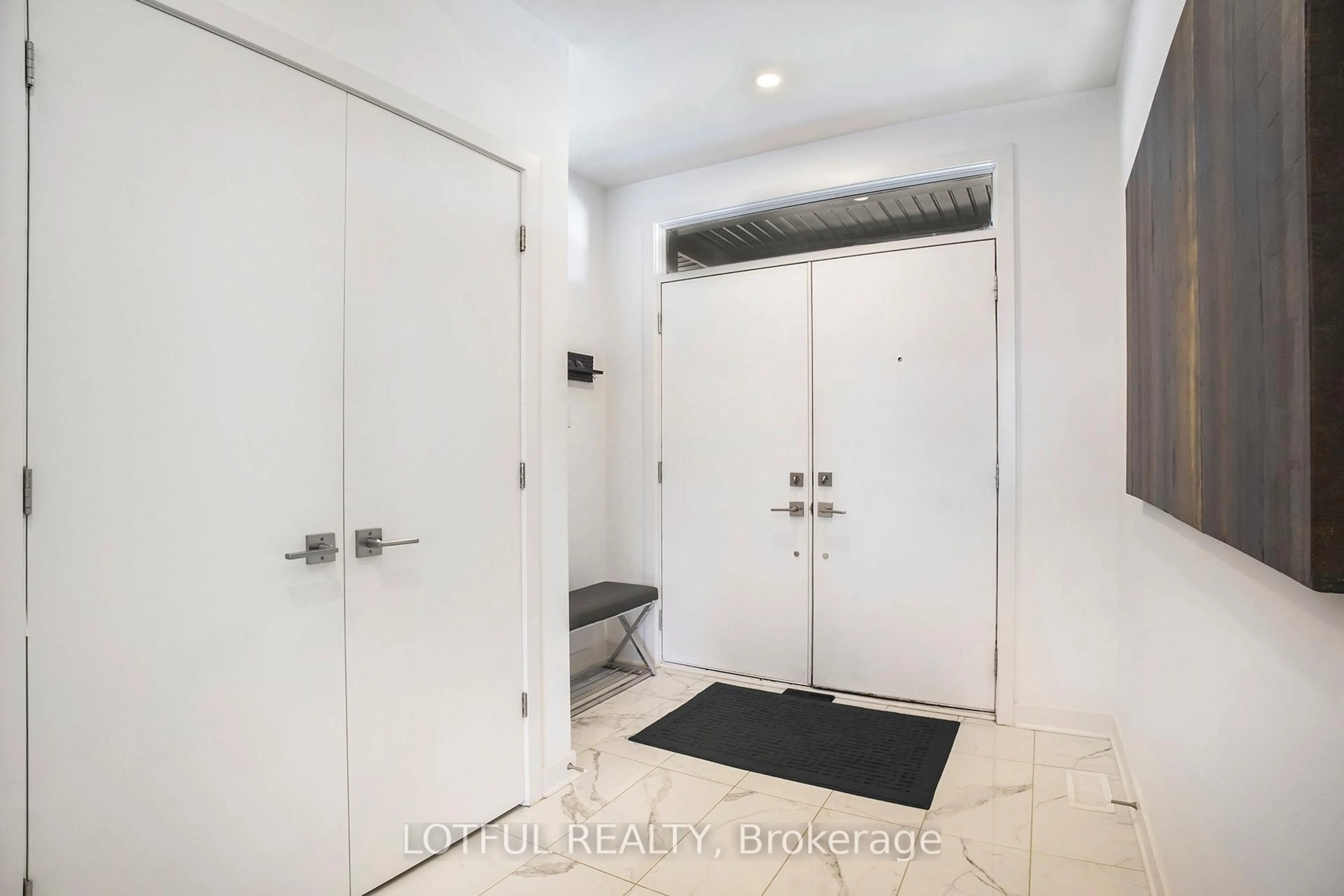 Indoor entryway for 522 Ascender Ave, Orleans Ontario K1W 0R6