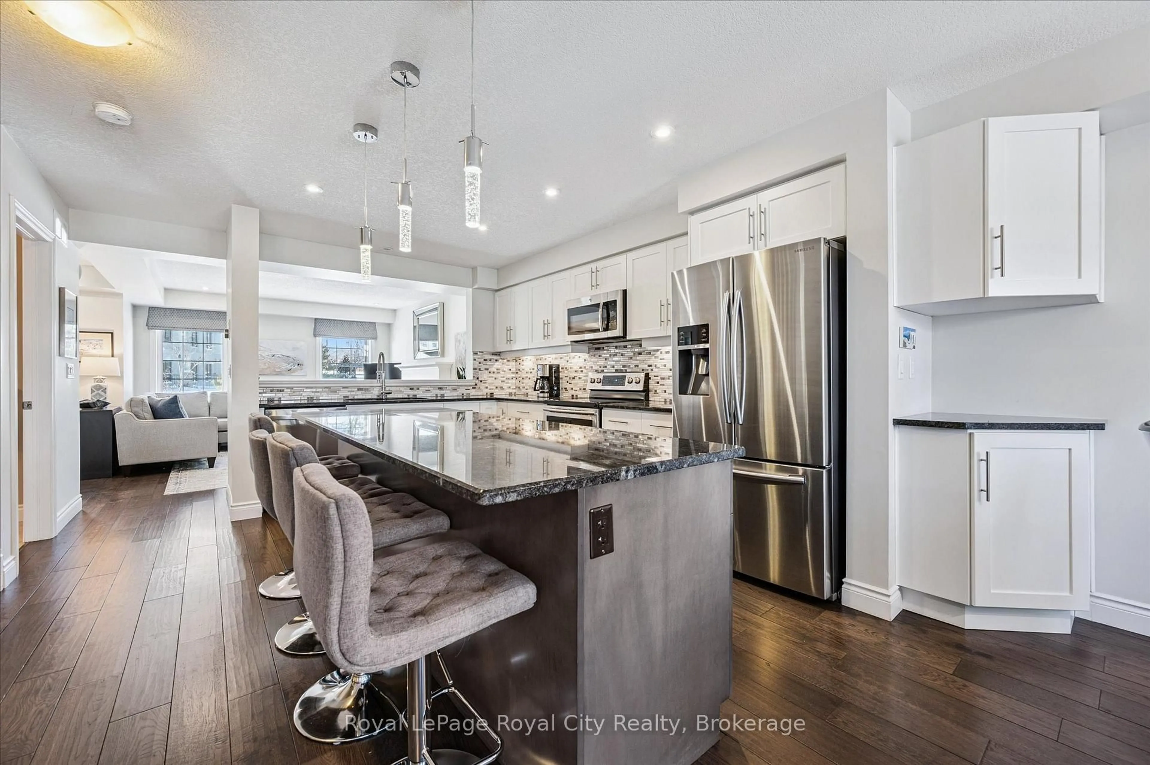 Open concept kitchen, unknown for 635 Saginaw Pkwy #54, Cambridge Ontario N3H 1G6