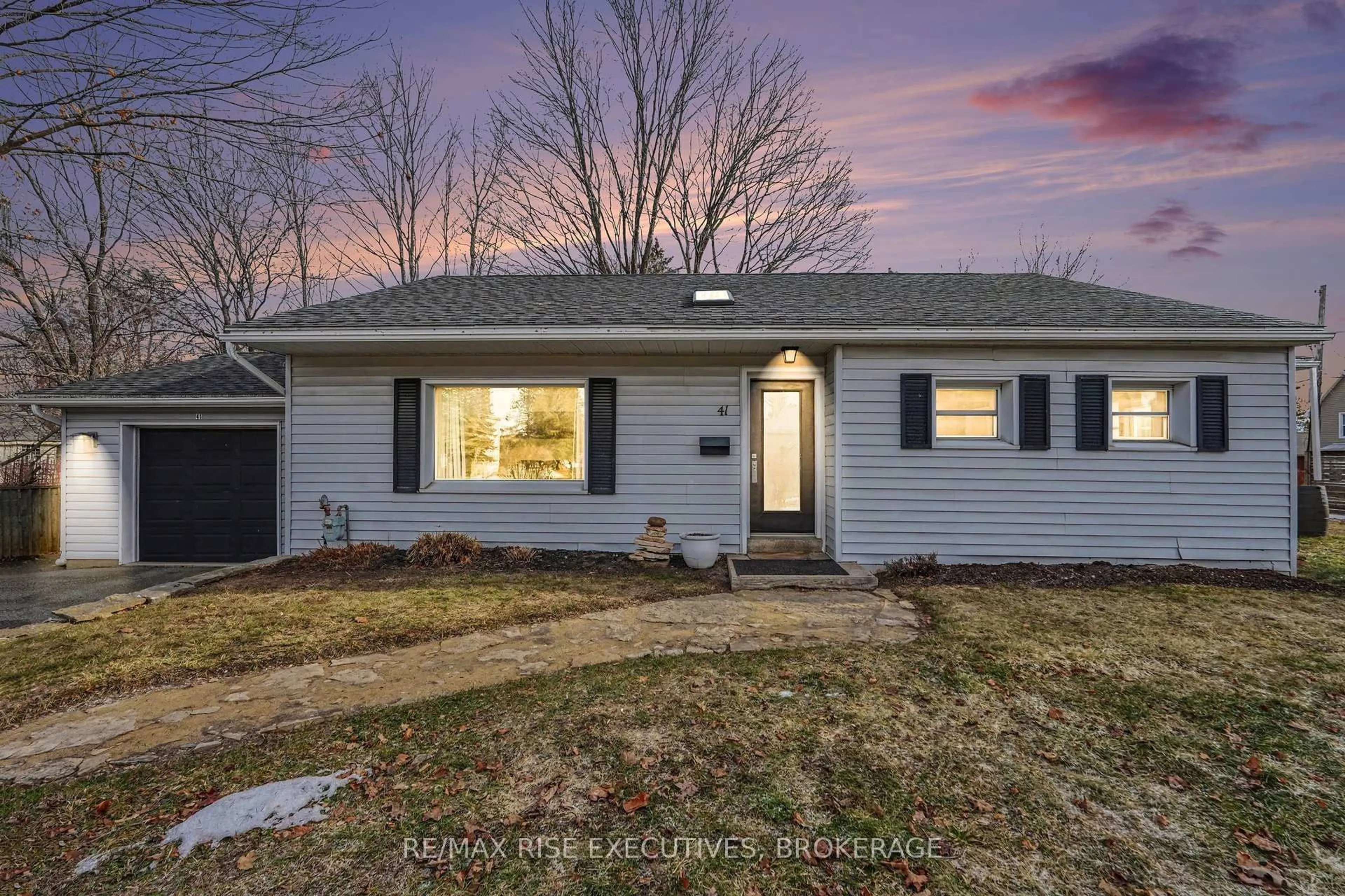 Home with vinyl exterior material, street for 41 Wilson St, Perth Ontario K7H 1L7