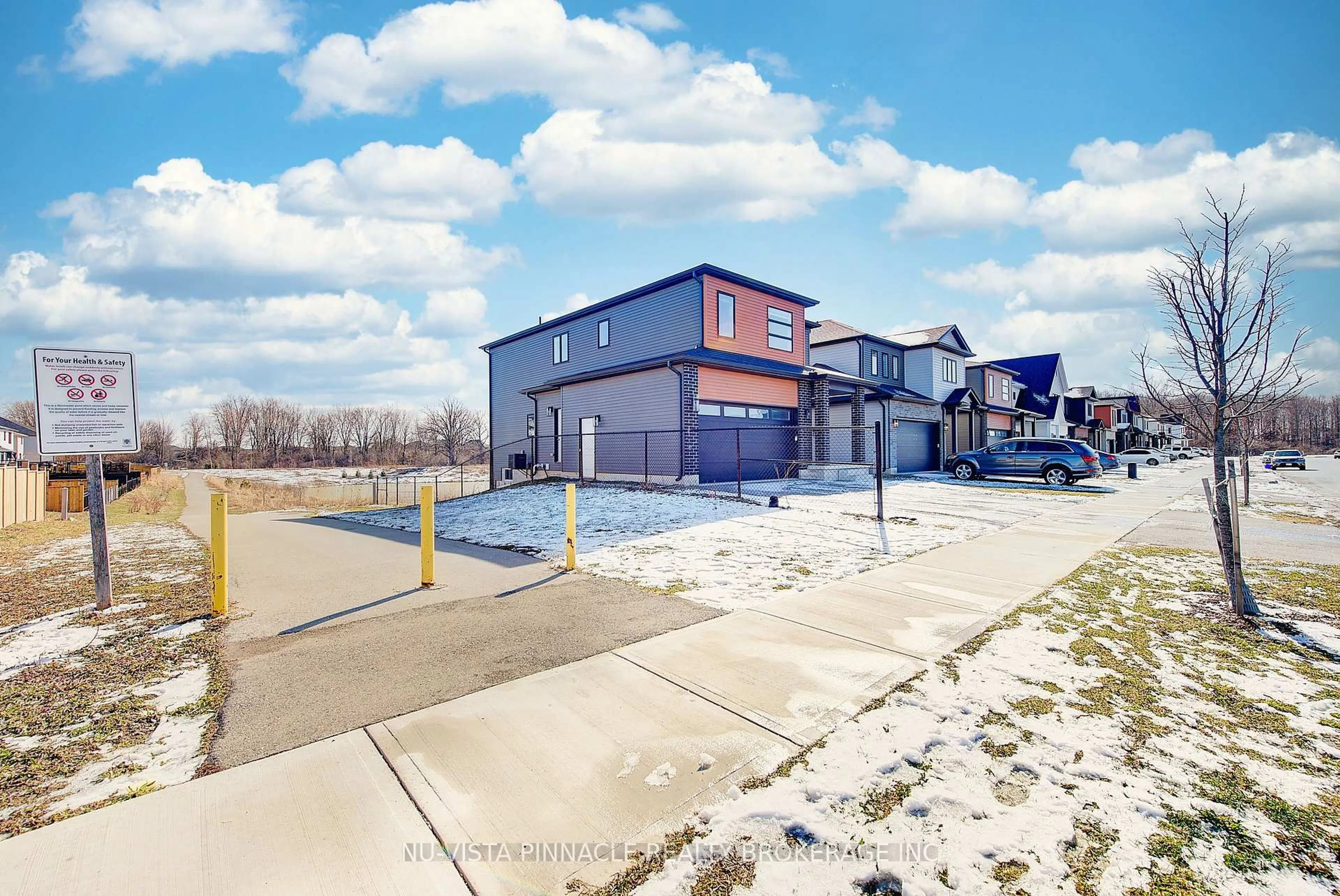 A pic from outside/outdoor area/front of a property/back of a property/a pic from drone, unknown for 1377 Twilite Blvd, London North Ontario N6G 3R5