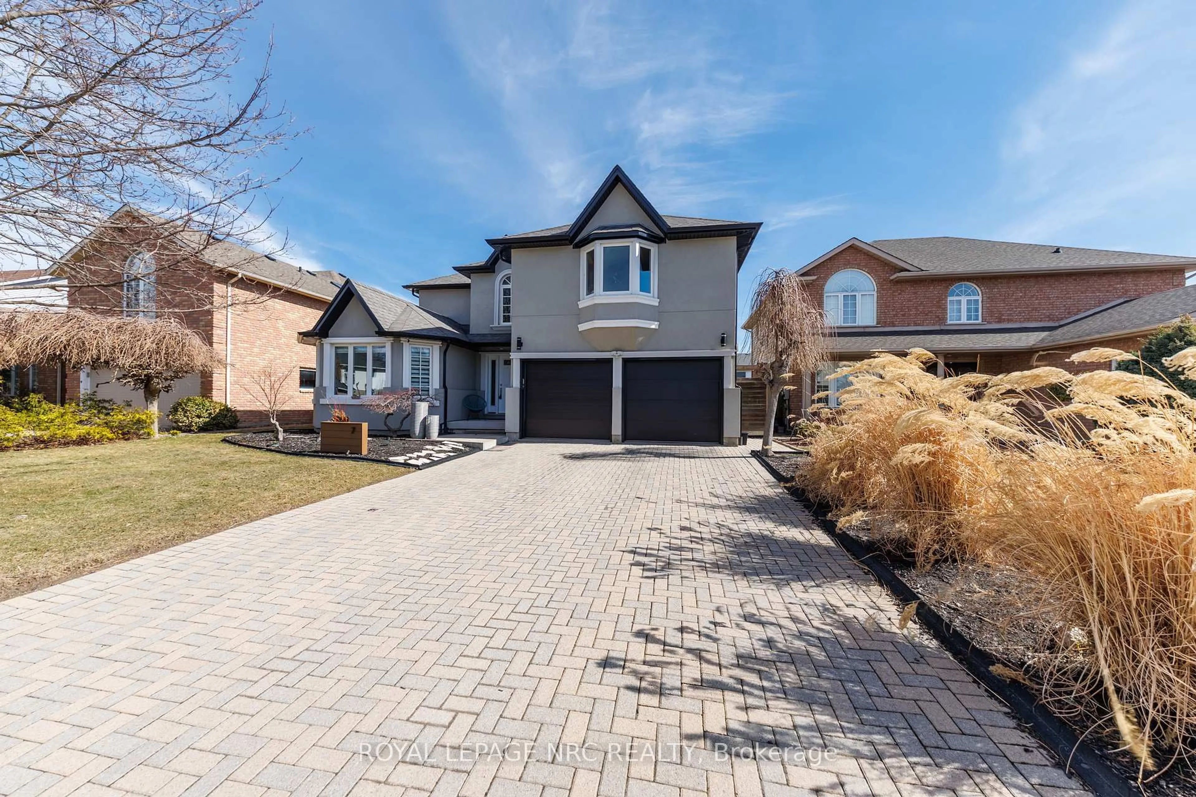 Home with brick exterior material, street for 7 Sarah Crt, St. Catharines Ontario L2S 3R6