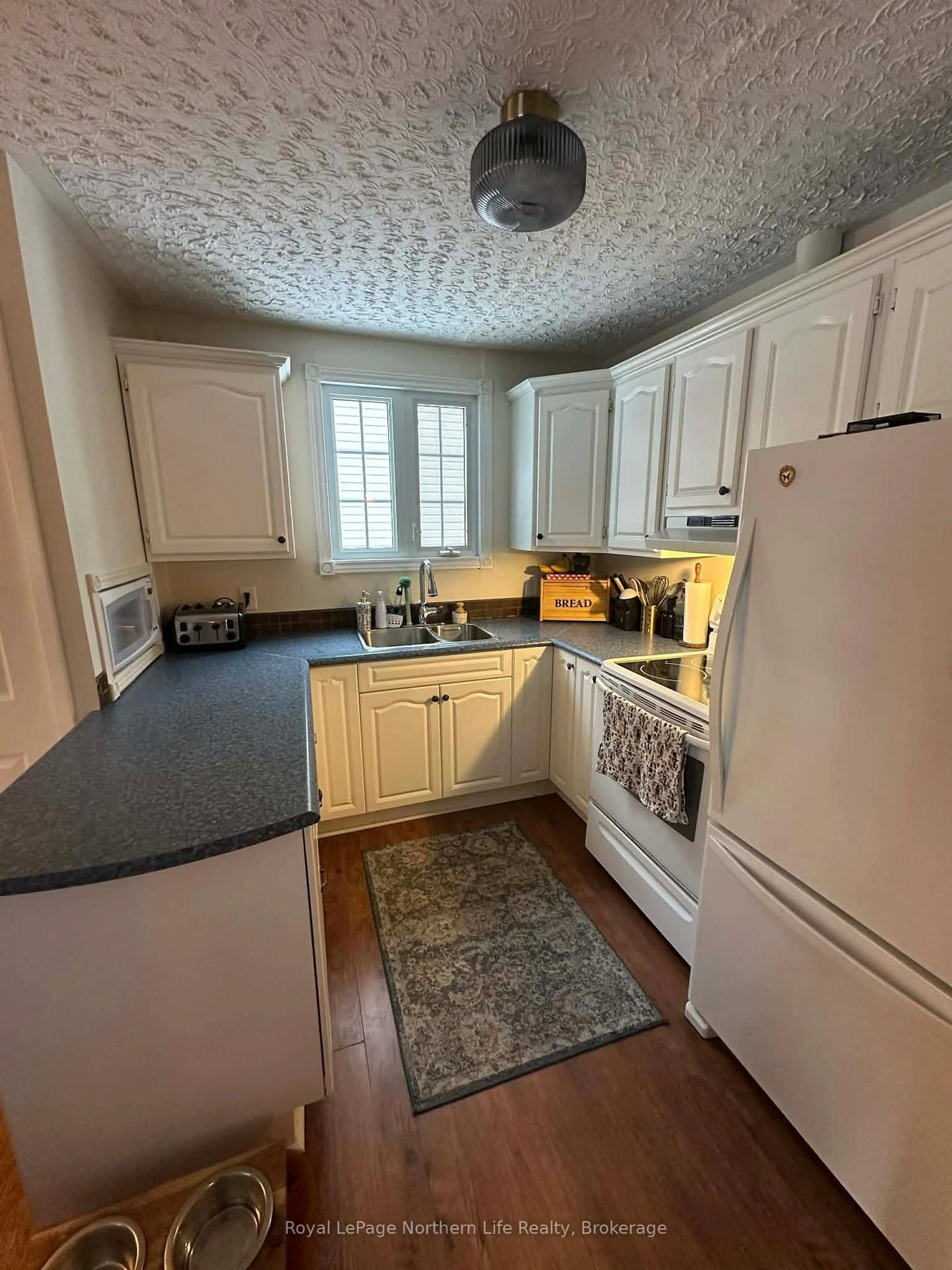 Standard kitchen, unknown for 337 NINTH St, Mattawa Ontario P0H 1V0