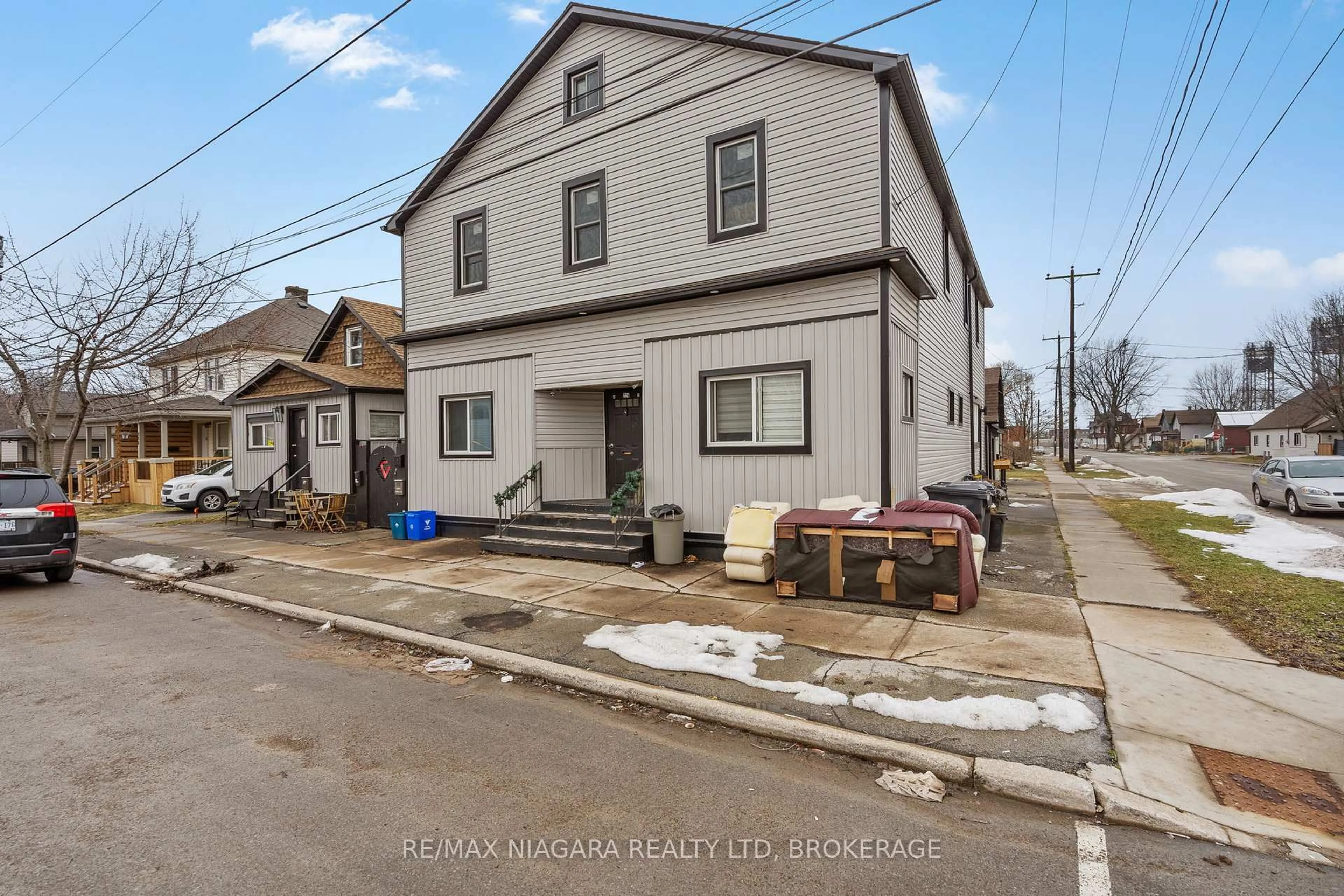 A pic from outside/outdoor area/front of a property/back of a property/a pic from drone, street for 224 Mitchell St, Port Colborne Ontario L3K 1Y3