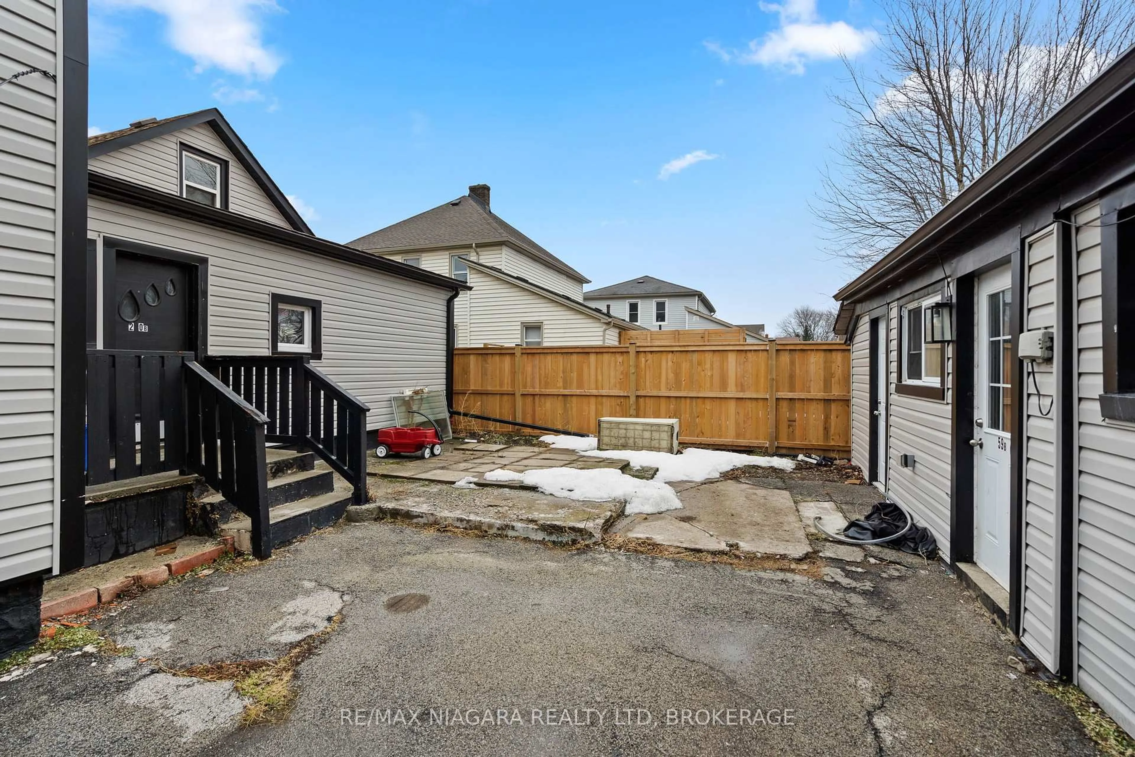 Patio, street for 224 Mitchell St, Port Colborne Ontario L3K 1Y3