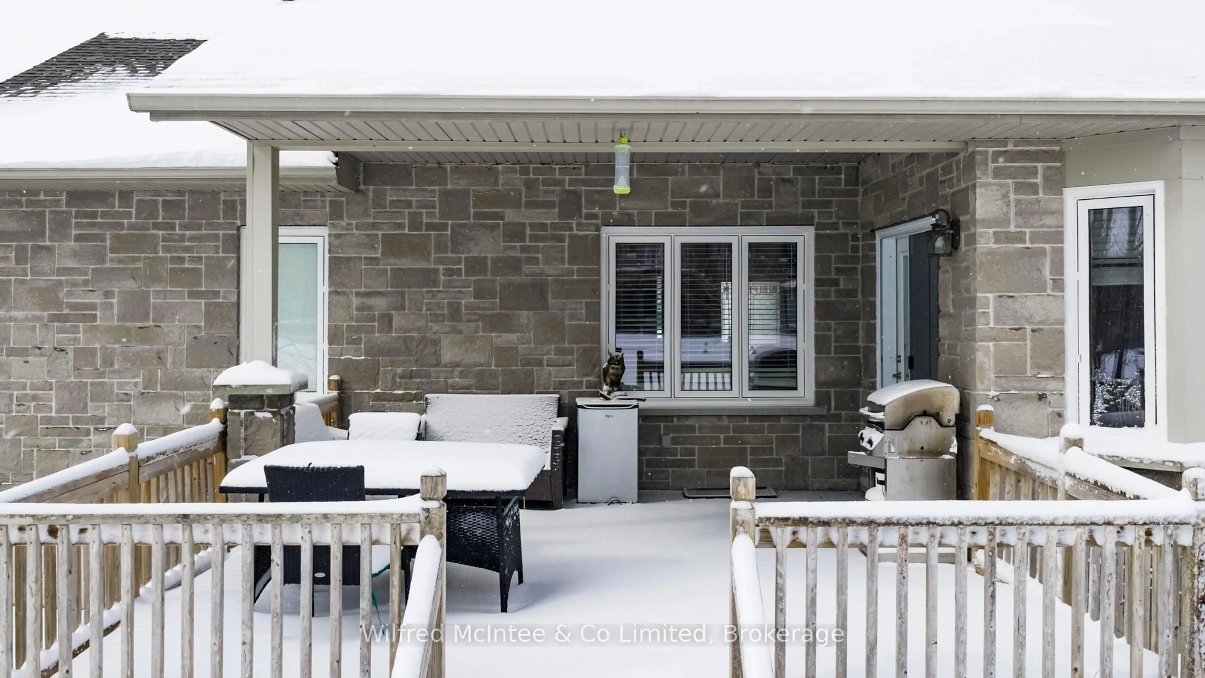 Patio, street for 334 Westwood Dr, Brockton Ontario N0G 2V0