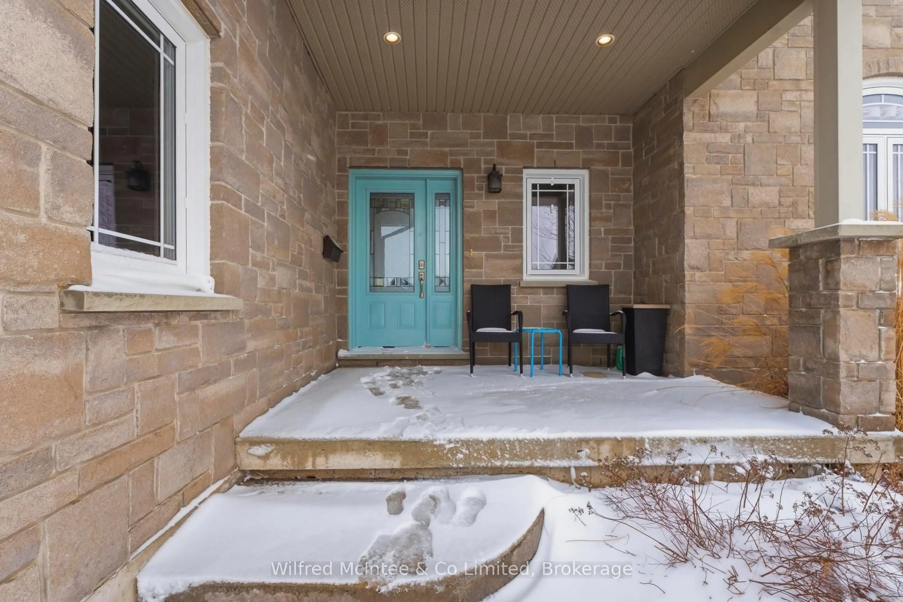 Patio, street for 334 Westwood Dr, Brockton Ontario N0G 2V0