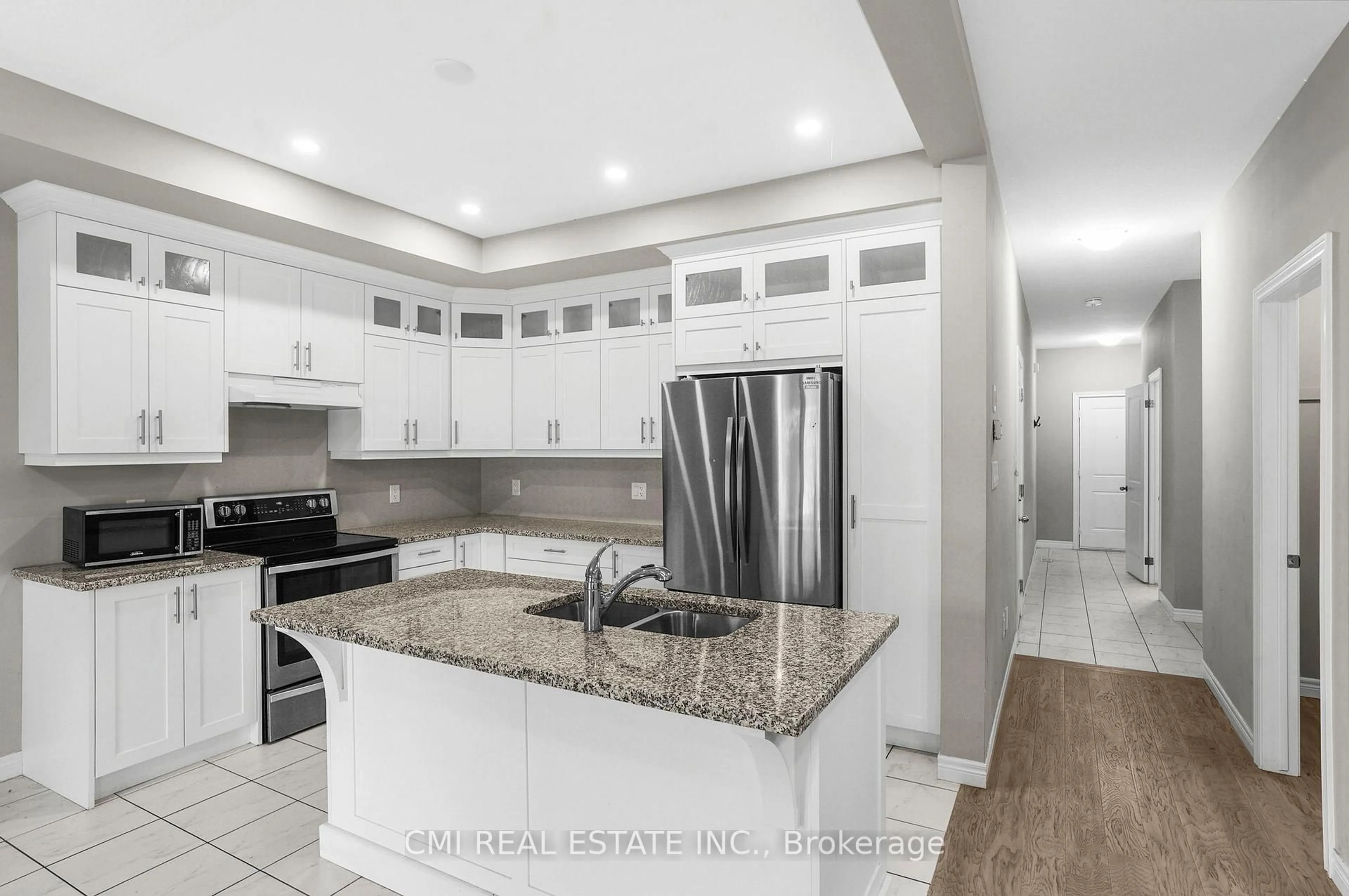 Open concept kitchen, ceramic/tile floor for 32 Alayche Tr, Welland Ontario L3C 0J7