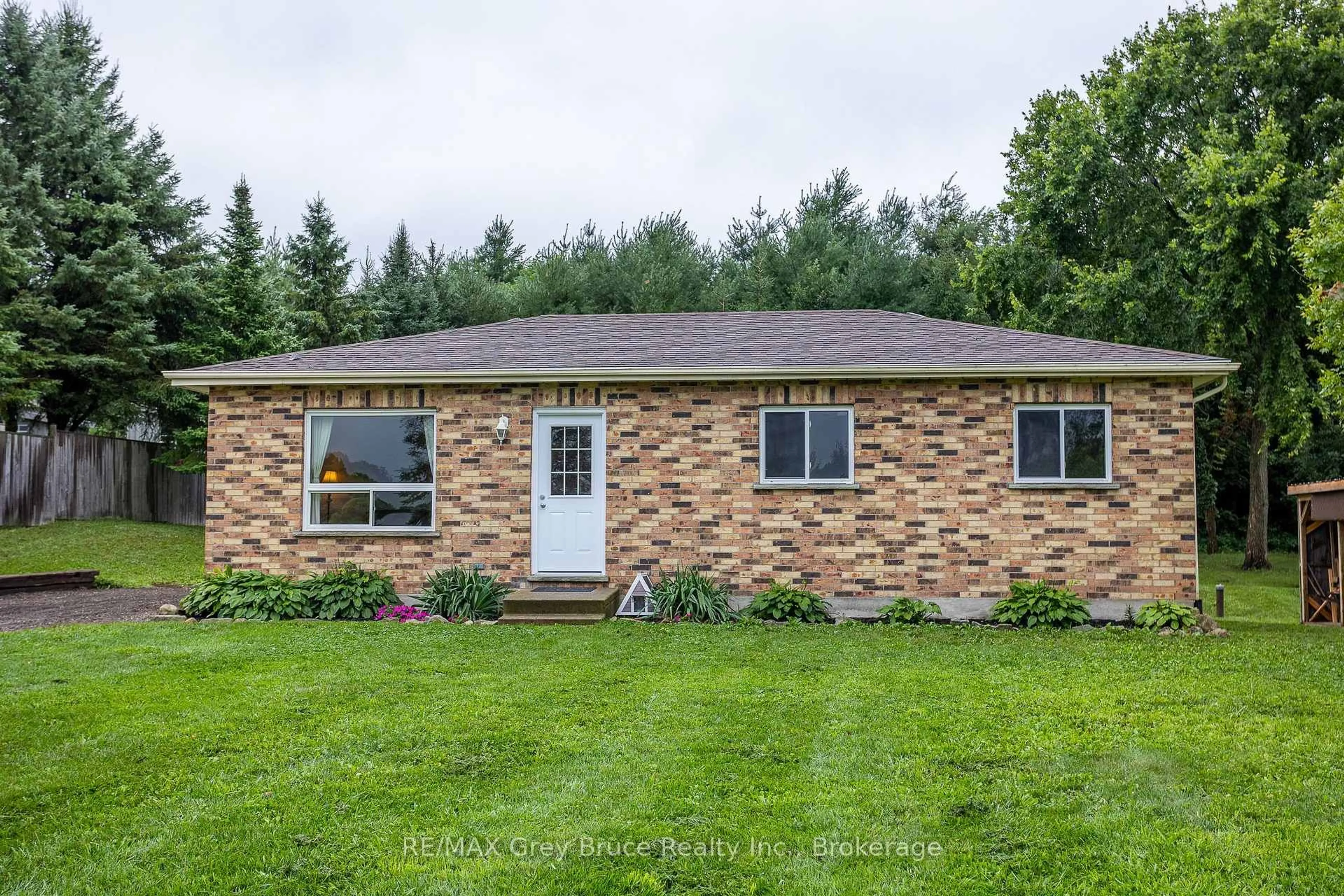 Home with brick exterior material, unknown for 101530 Side Road 9, Georgian Bluffs Ontario N0H 2N0