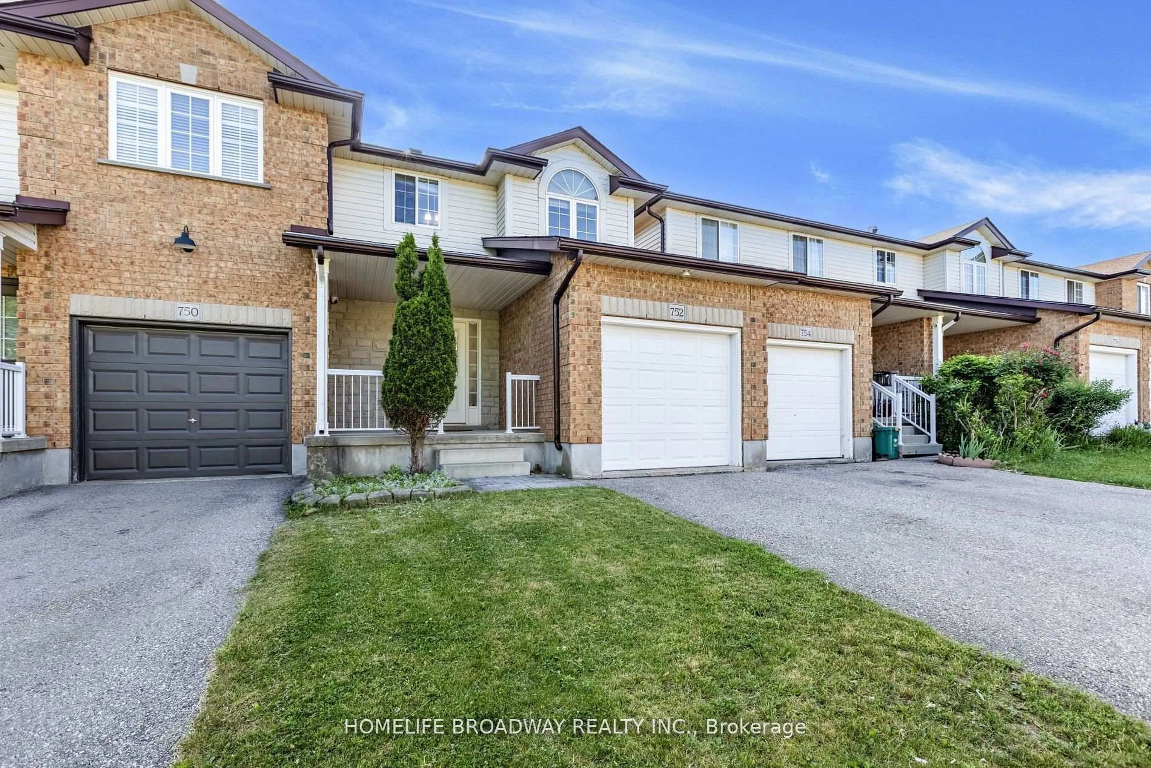 A pic from outside/outdoor area/front of a property/back of a property/a pic from drone, street for 752 Paris Blvd, Waterloo Ontario N2T 2Y1