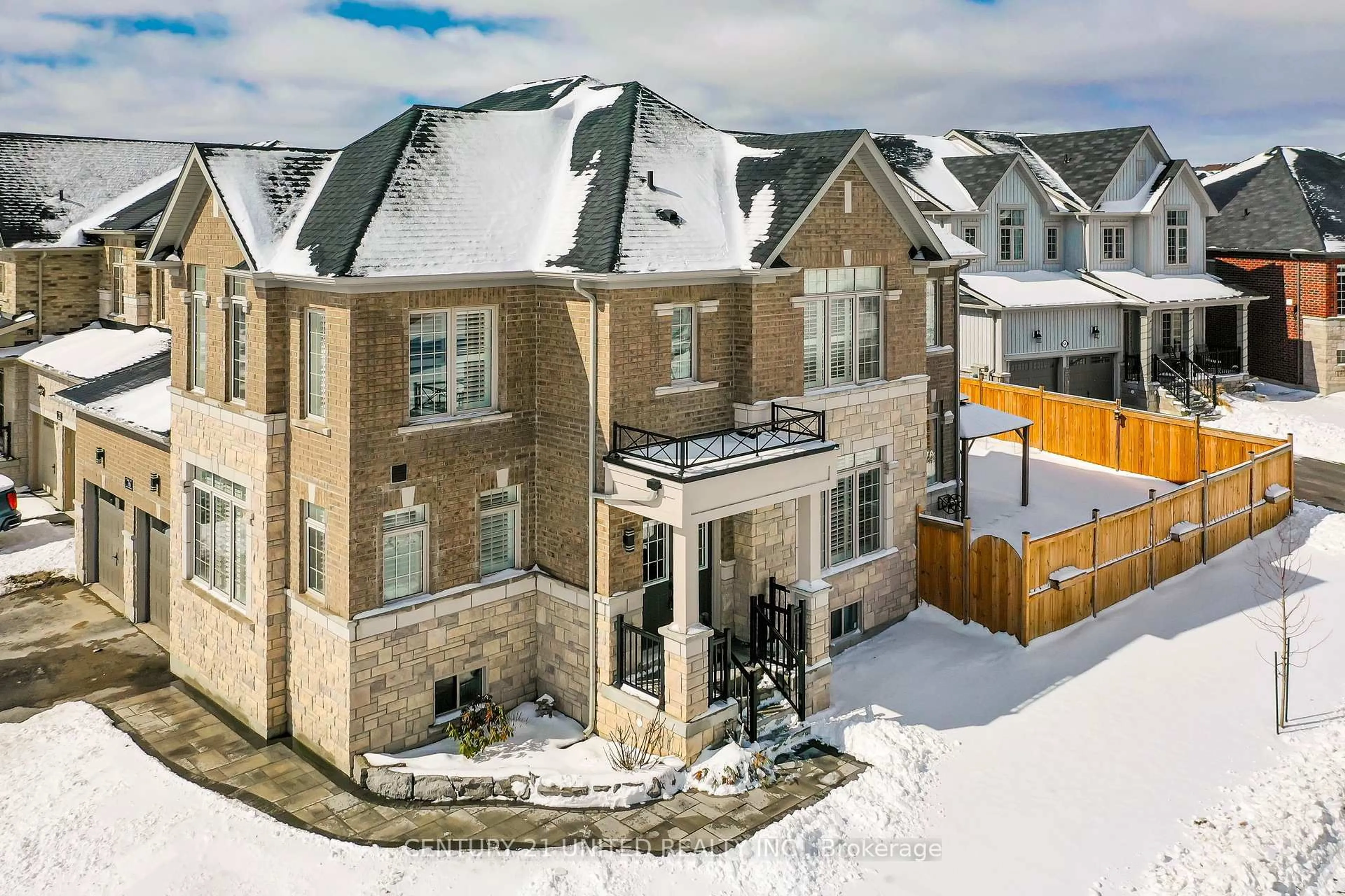 A pic from outside/outdoor area/front of a property/back of a property/a pic from drone, street for 76 Highlands Blvd, Cavan Monaghan Ontario L0A 1G0