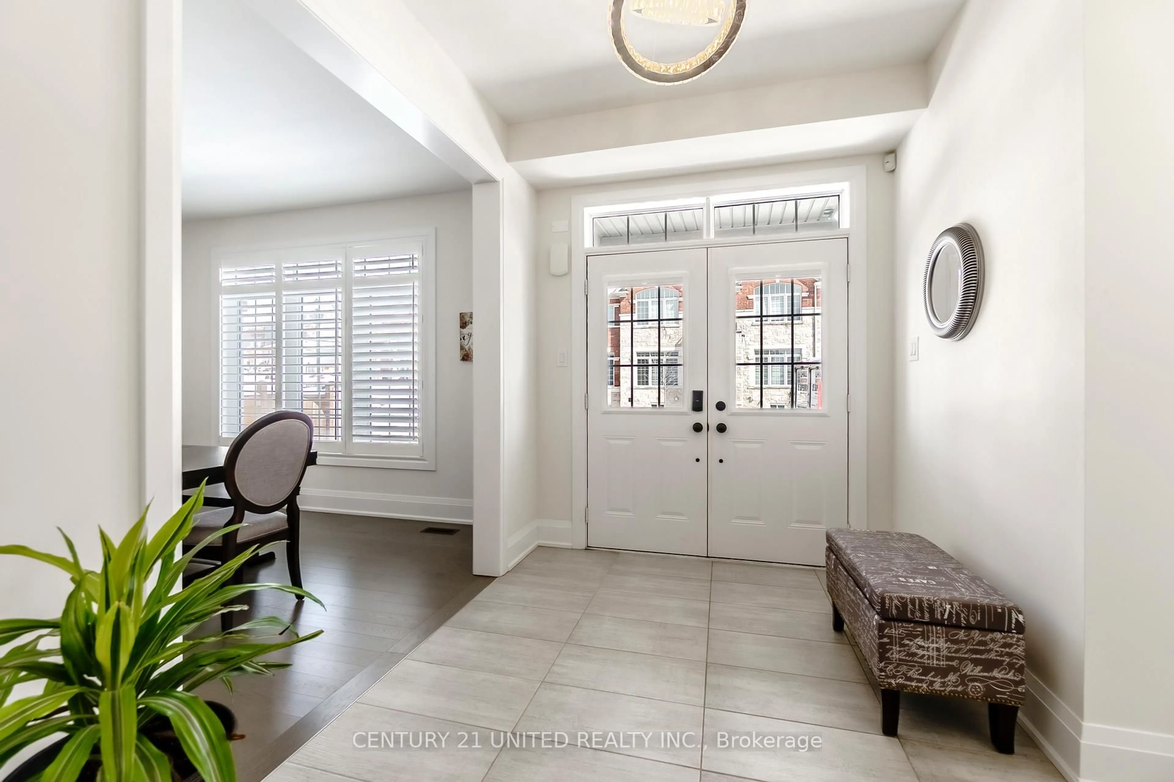 Indoor entryway for 76 Highlands Blvd, Cavan Monaghan Ontario L0A 1G0