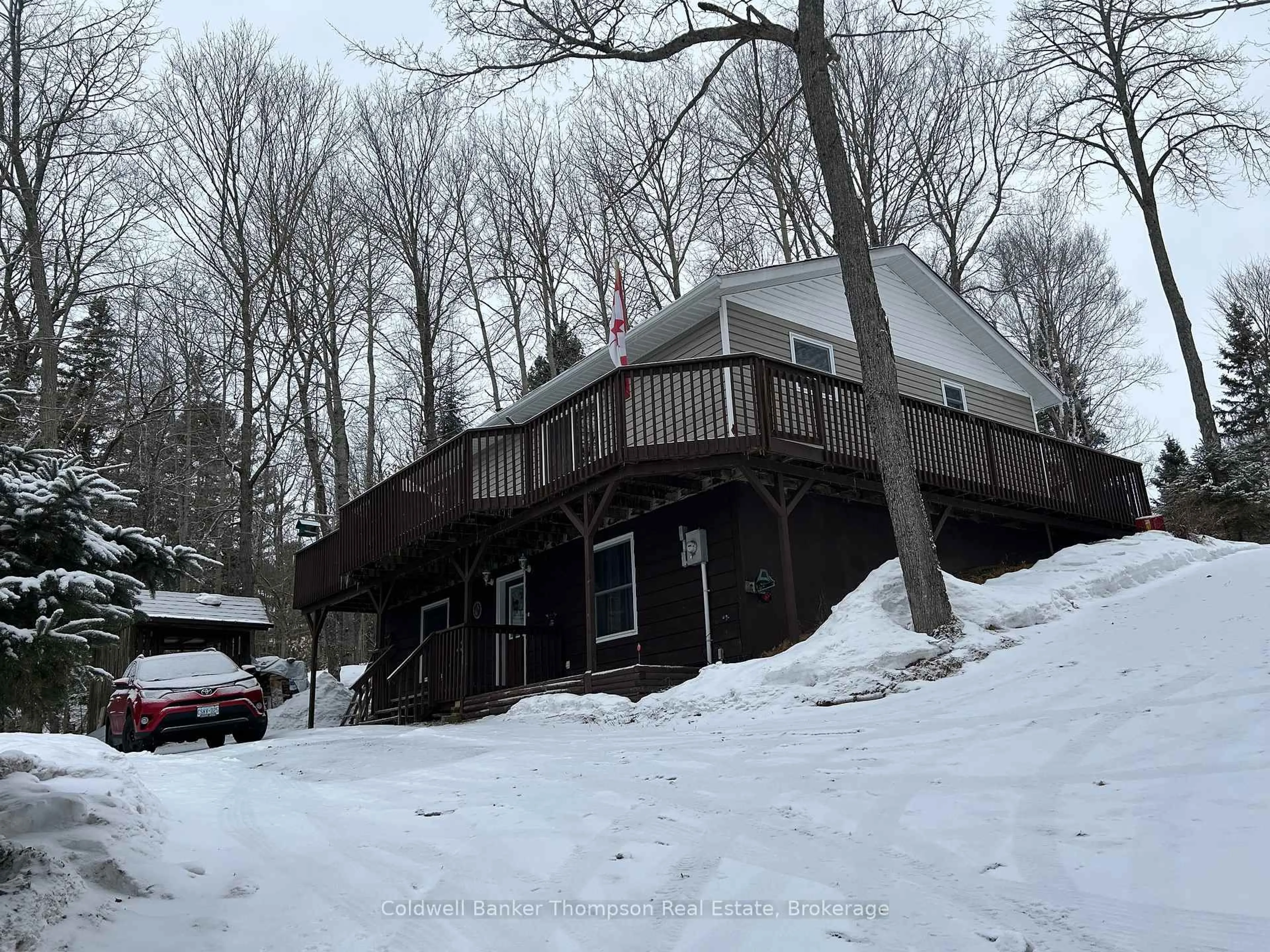 A pic from outside/outdoor area/front of a property/back of a property/a pic from drone, mountain view for 475 Chapman Dr, Burk's Falls Ontario P0A 1C0