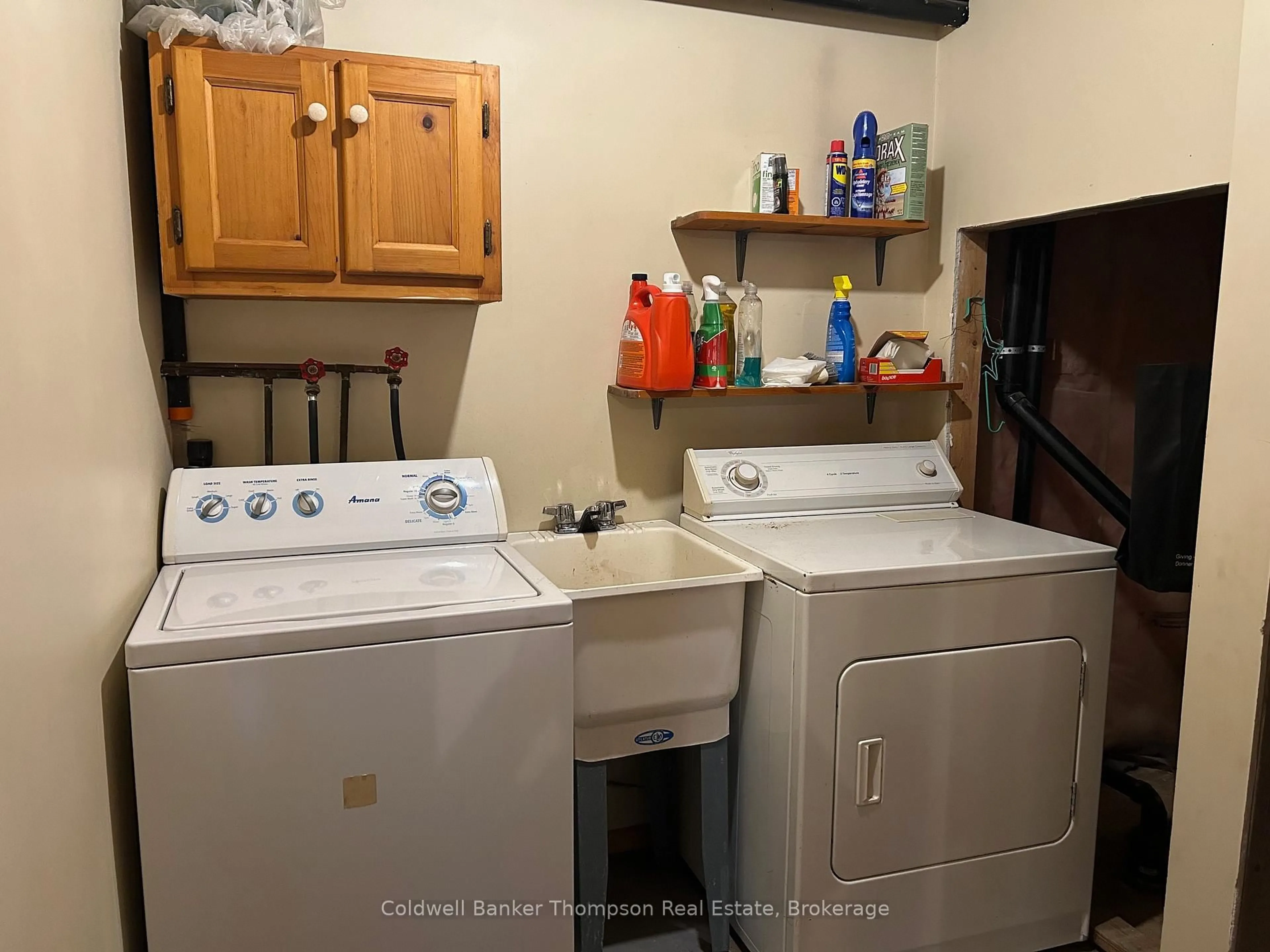 Laundry room for 475 Chapman Dr, Burk's Falls Ontario P0A 1C0